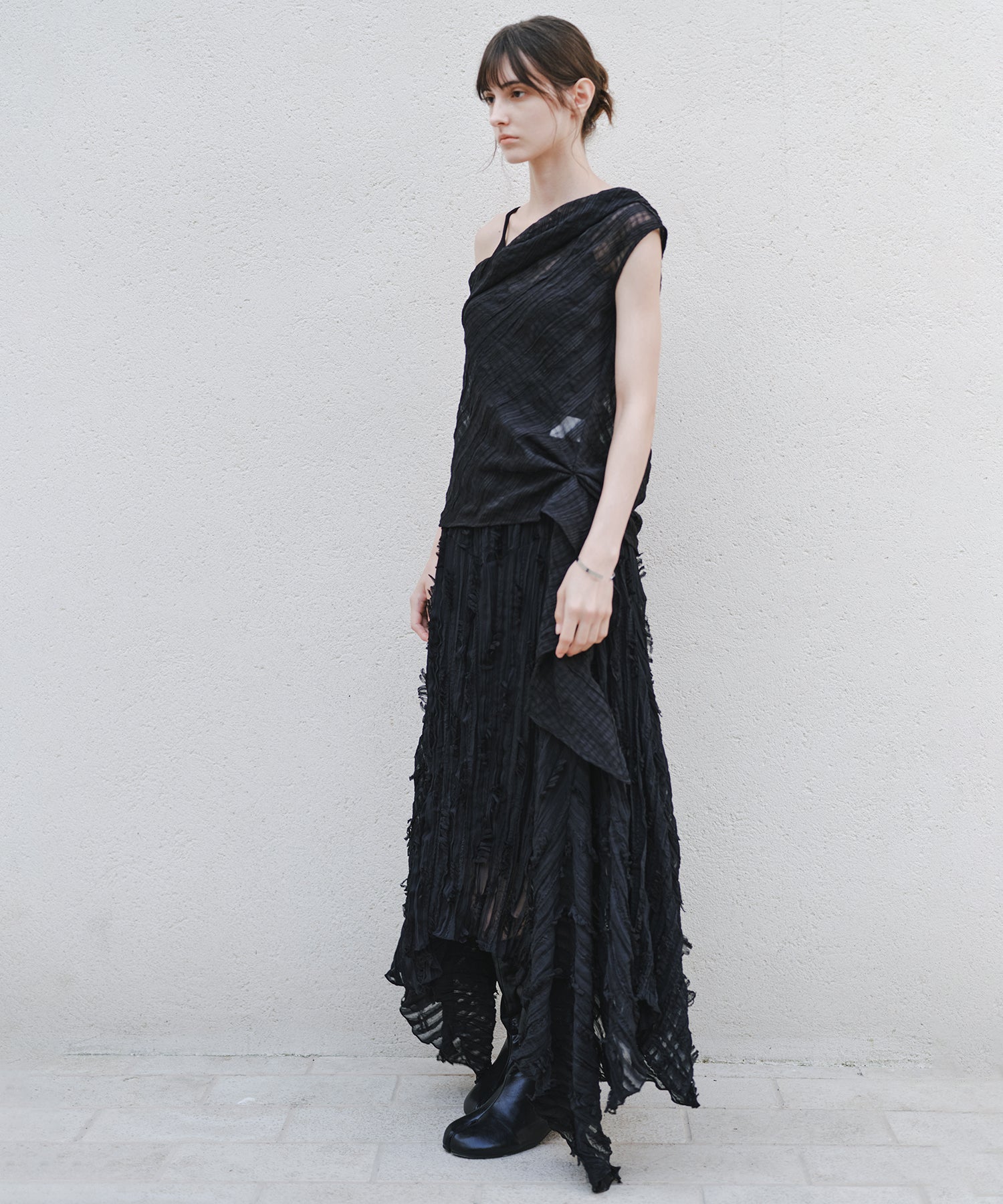 「7月中旬～下旬出荷」Feather Texture Asymmetric Skirt