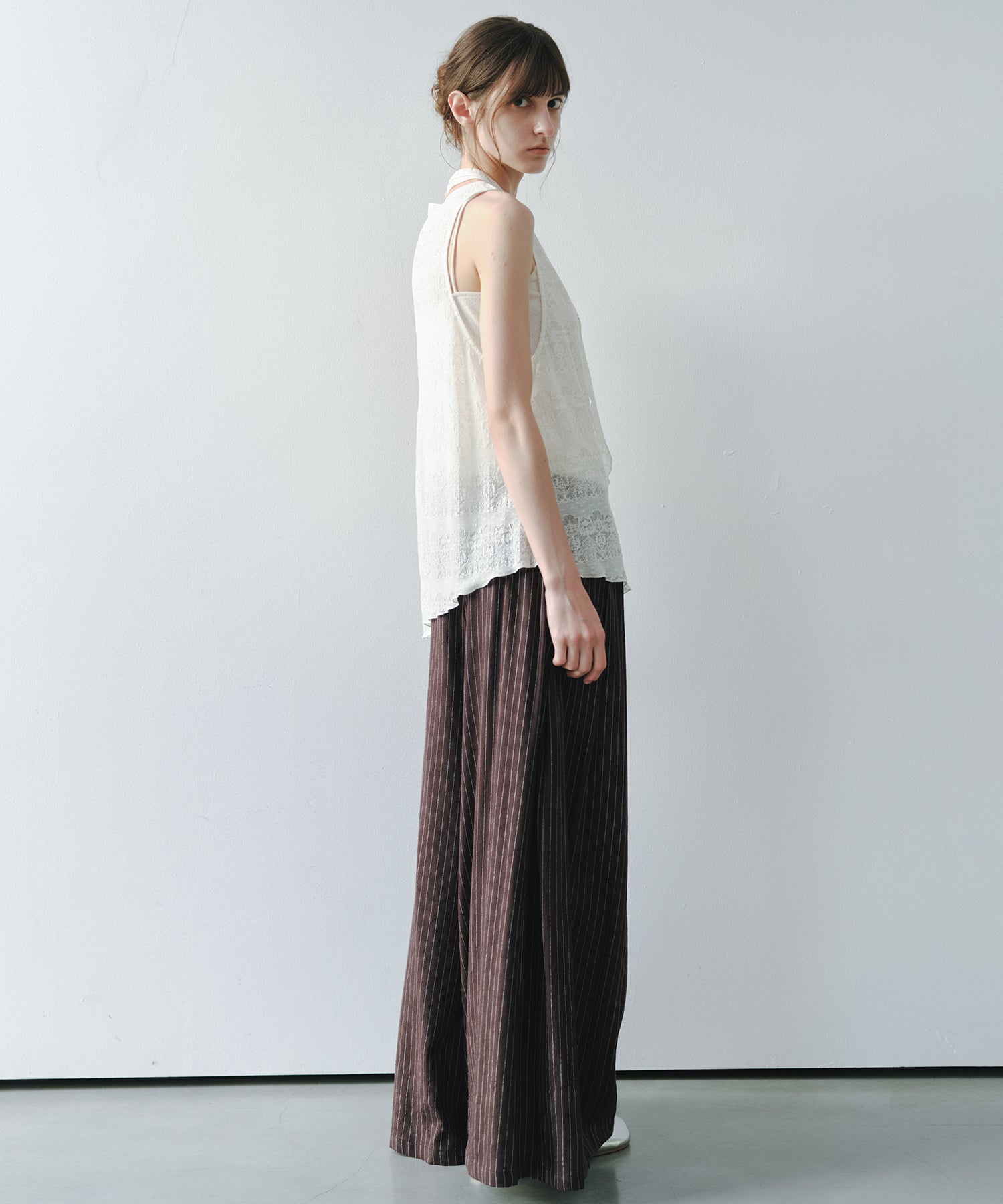 「8月中旬～下旬出荷」Jacquard Sheer Draped Sleeveless Top