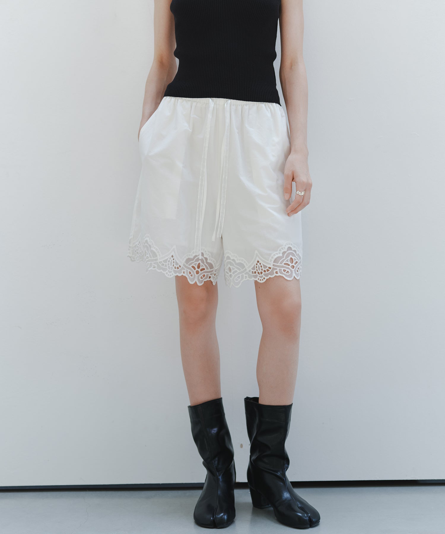 「8月中旬～下旬出荷」Cutwork Embroidery Easy Half Pants