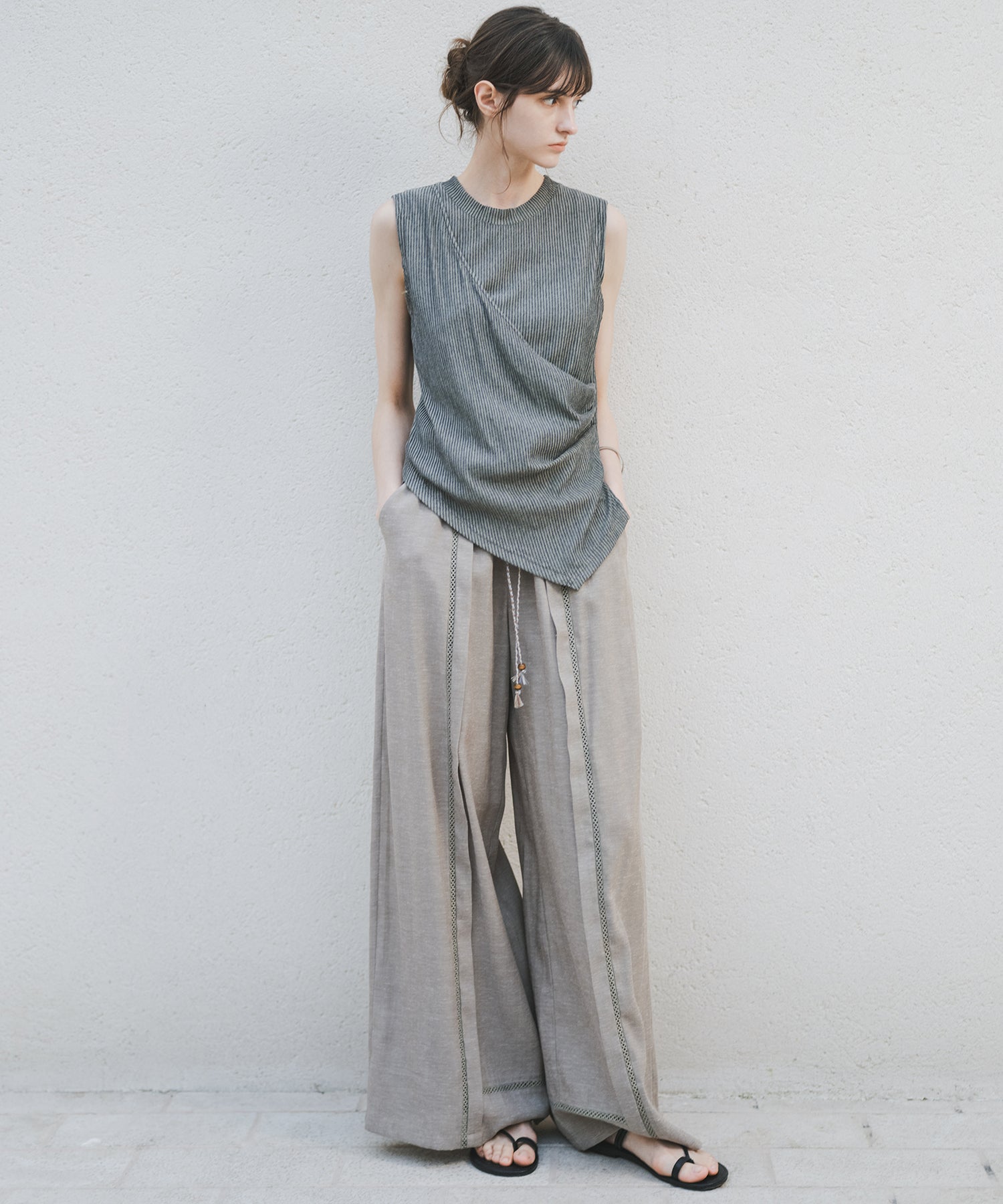 「7月上旬～中旬出荷」Asymmetric Draped Rib Sleeveless Top