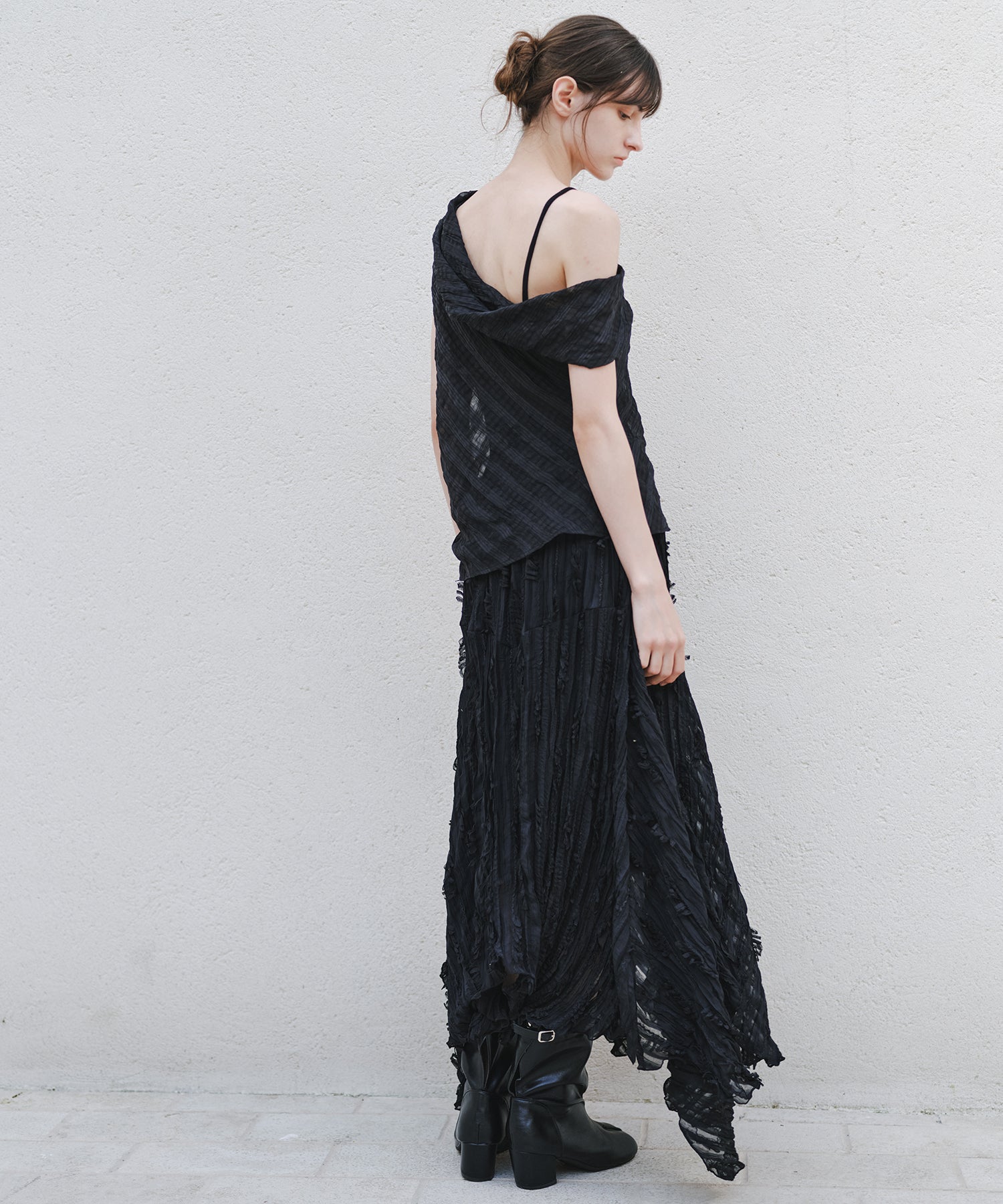 「7月中旬～下旬出荷」Feather Texture Asymmetric Skirt