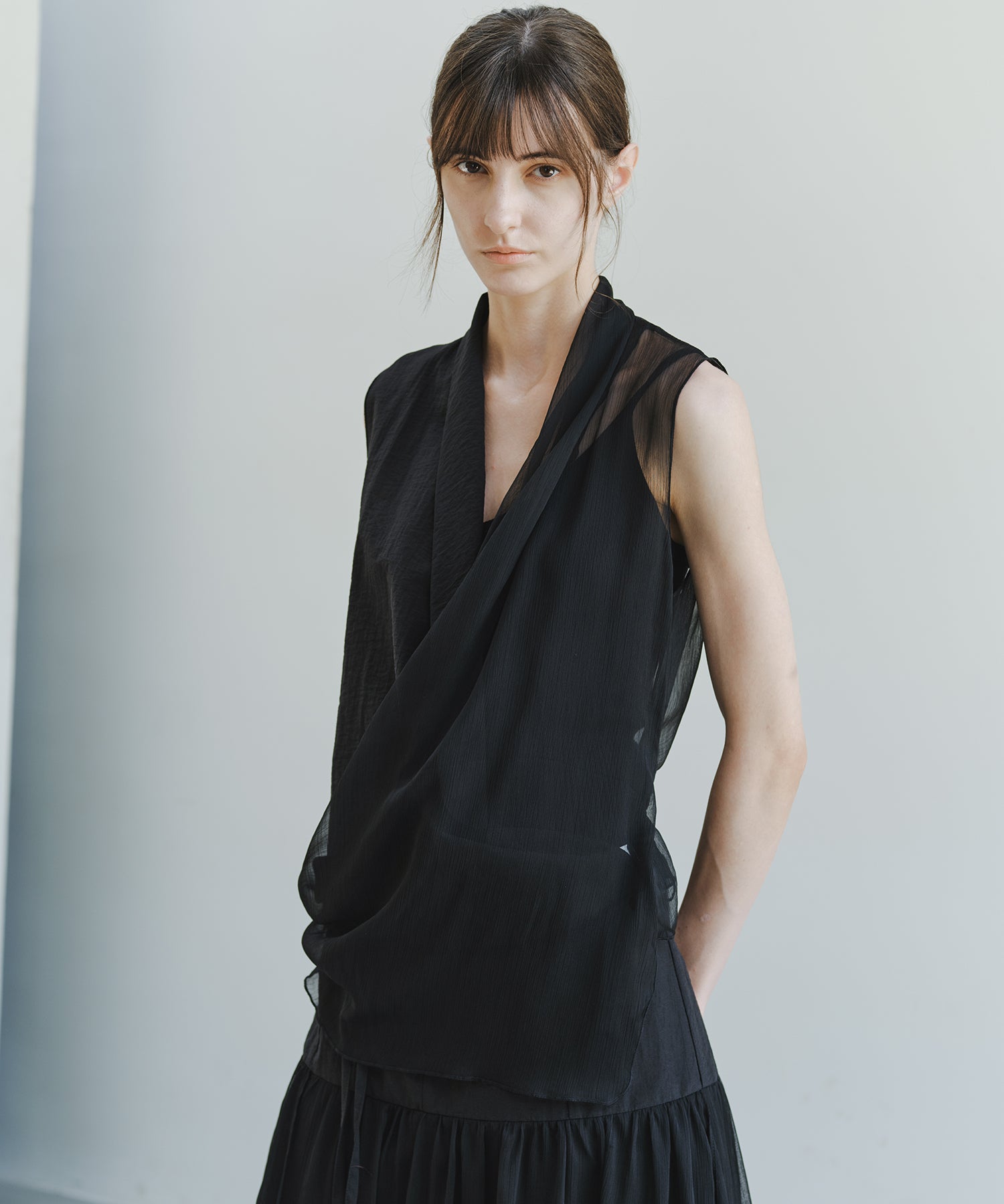 「8月中旬～下旬出荷」Sheer Cross Draped Sleeveless Top