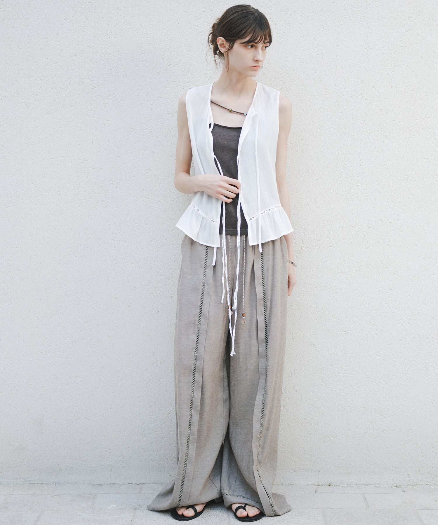 「8月中旬～下旬出荷」Linen Blend Front Tie Ruffle Sleeveless Vest