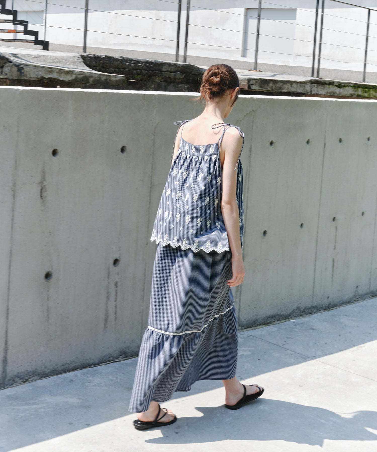 「8月中旬～下旬出荷」Embroidered Gingham Tiered Cami Dress