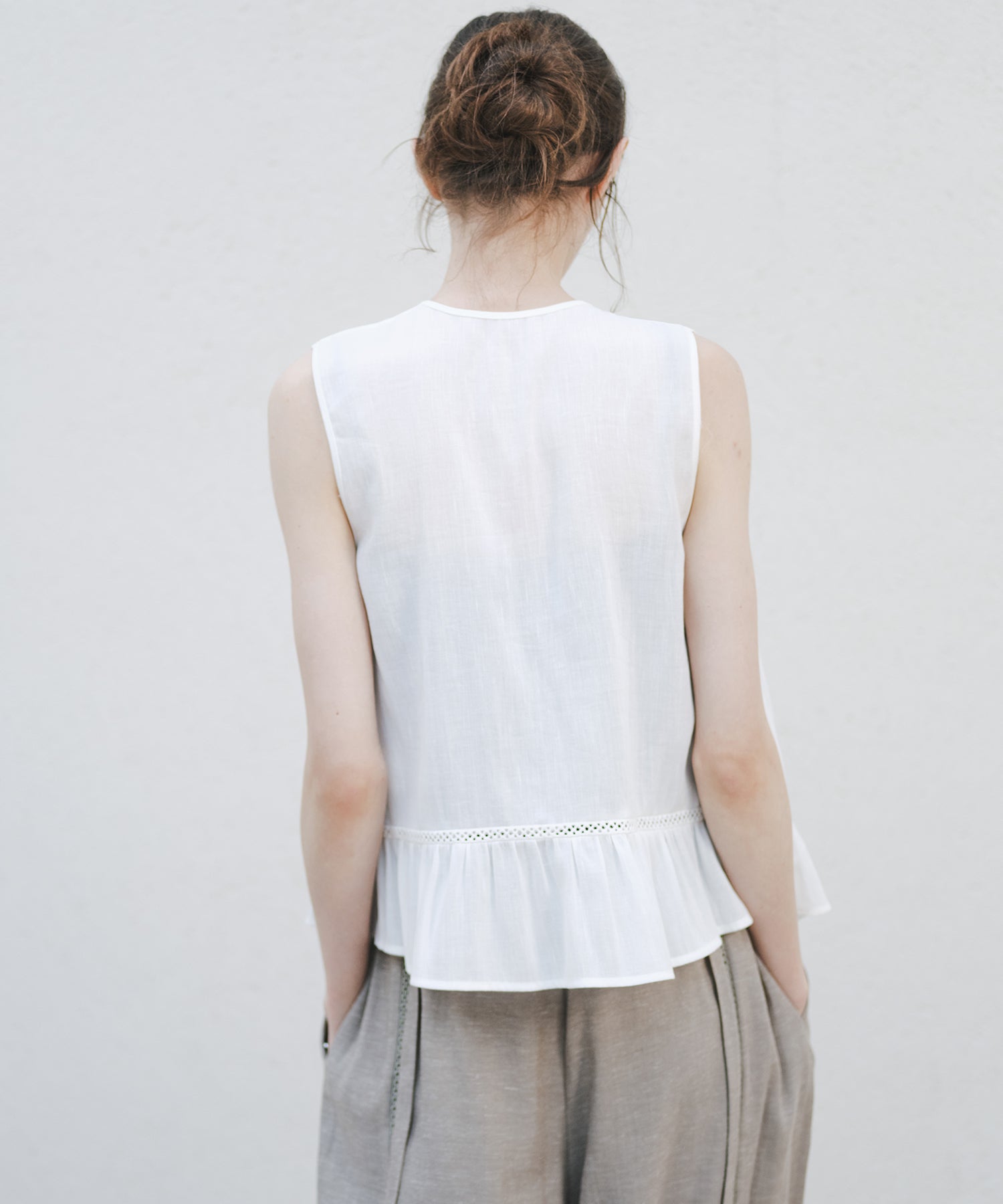 「8月中旬～下旬出荷」Linen Blend Front Tie Ruffle Sleeveless Vest