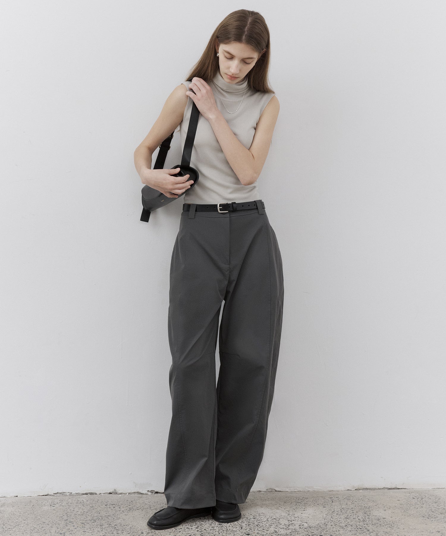 Curved Line Tuck Wide Pants