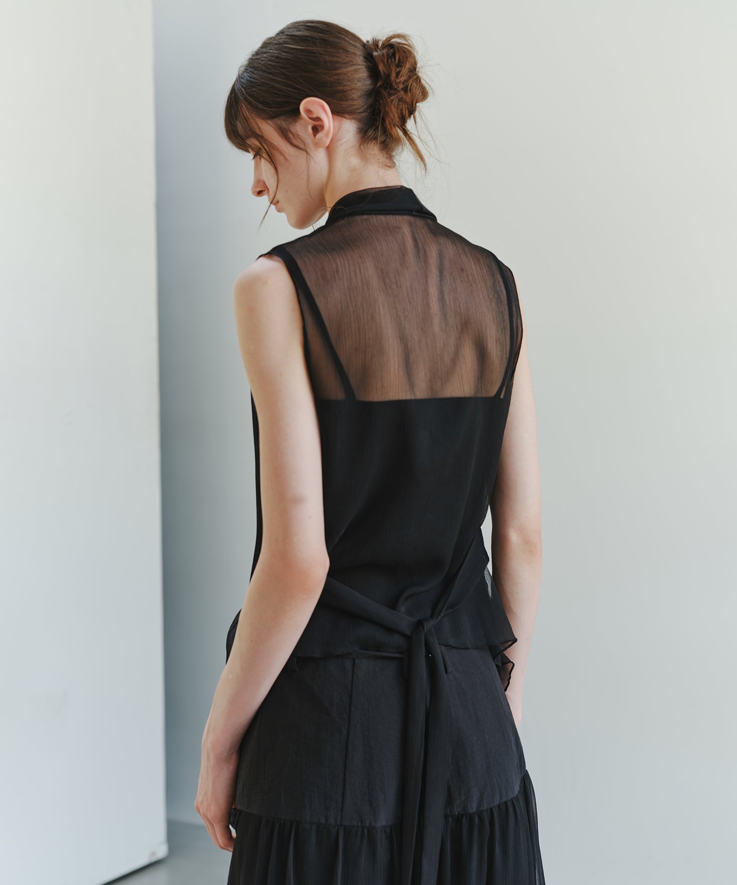 「8月中旬～下旬出荷」Sheer Cross Draped Sleeveless Top