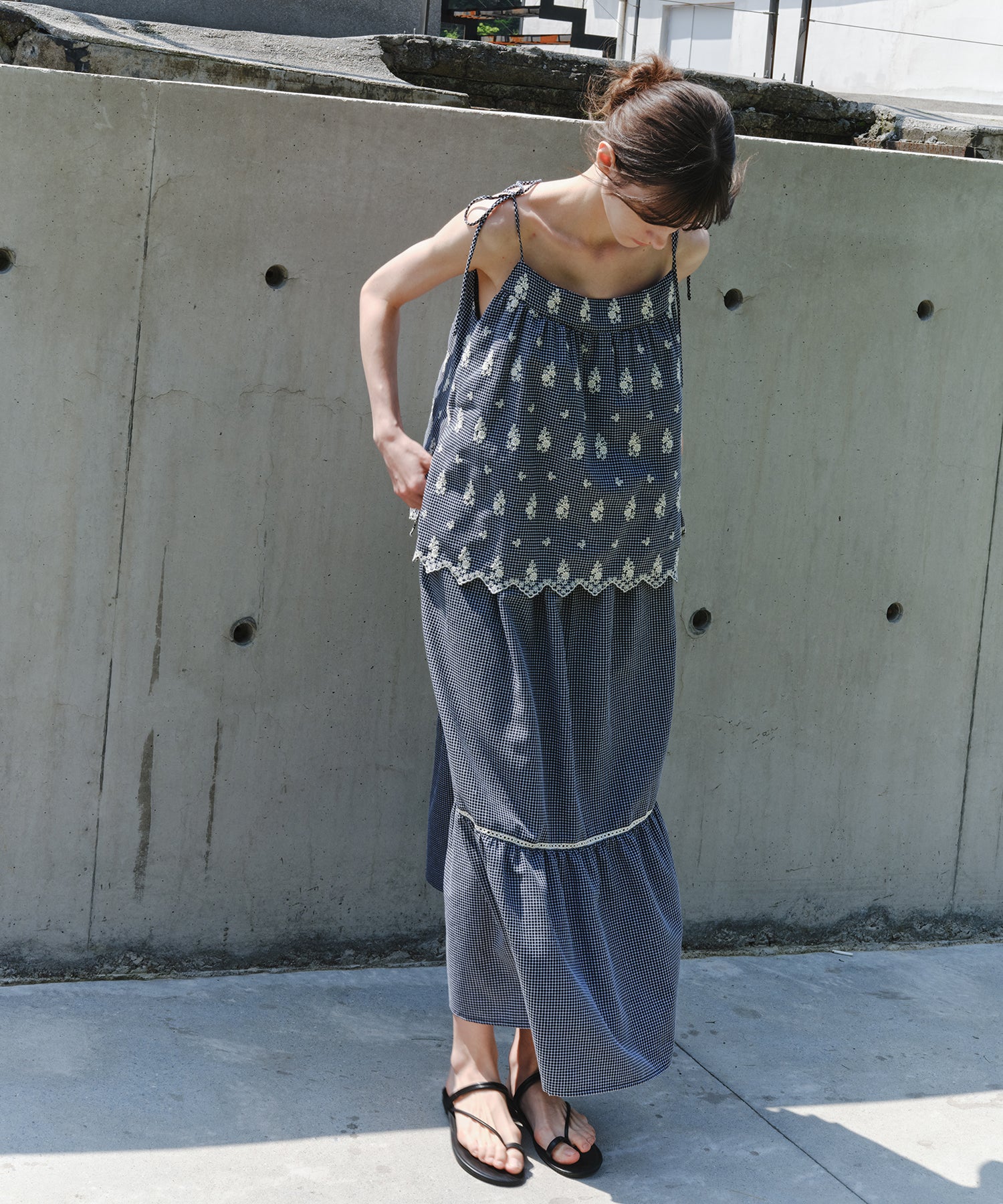 「8月中旬～下旬出荷」Embroidered Gingham Tiered Cami Dress