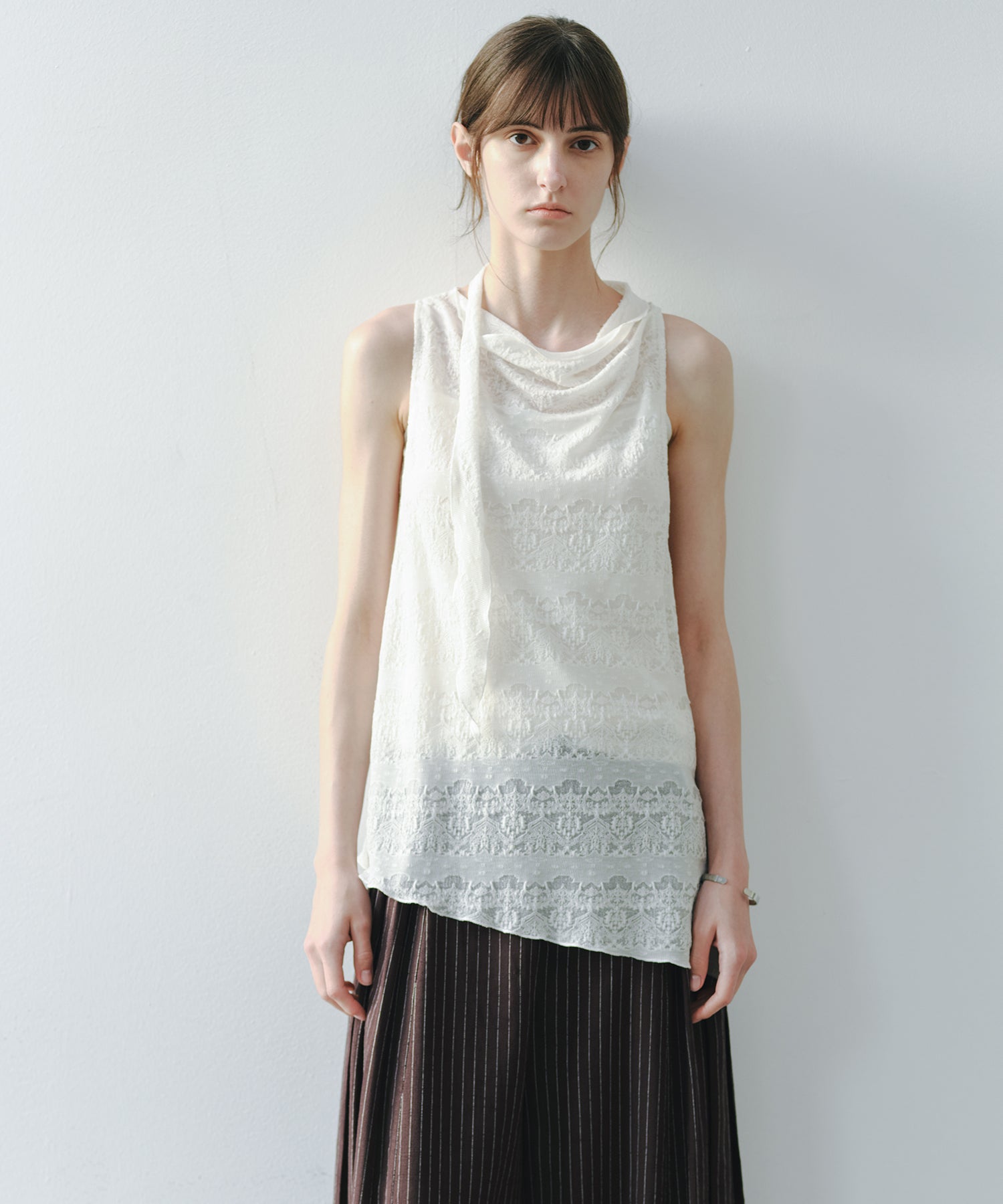 「8月中旬～下旬出荷」Jacquard Sheer Draped Sleeveless Top