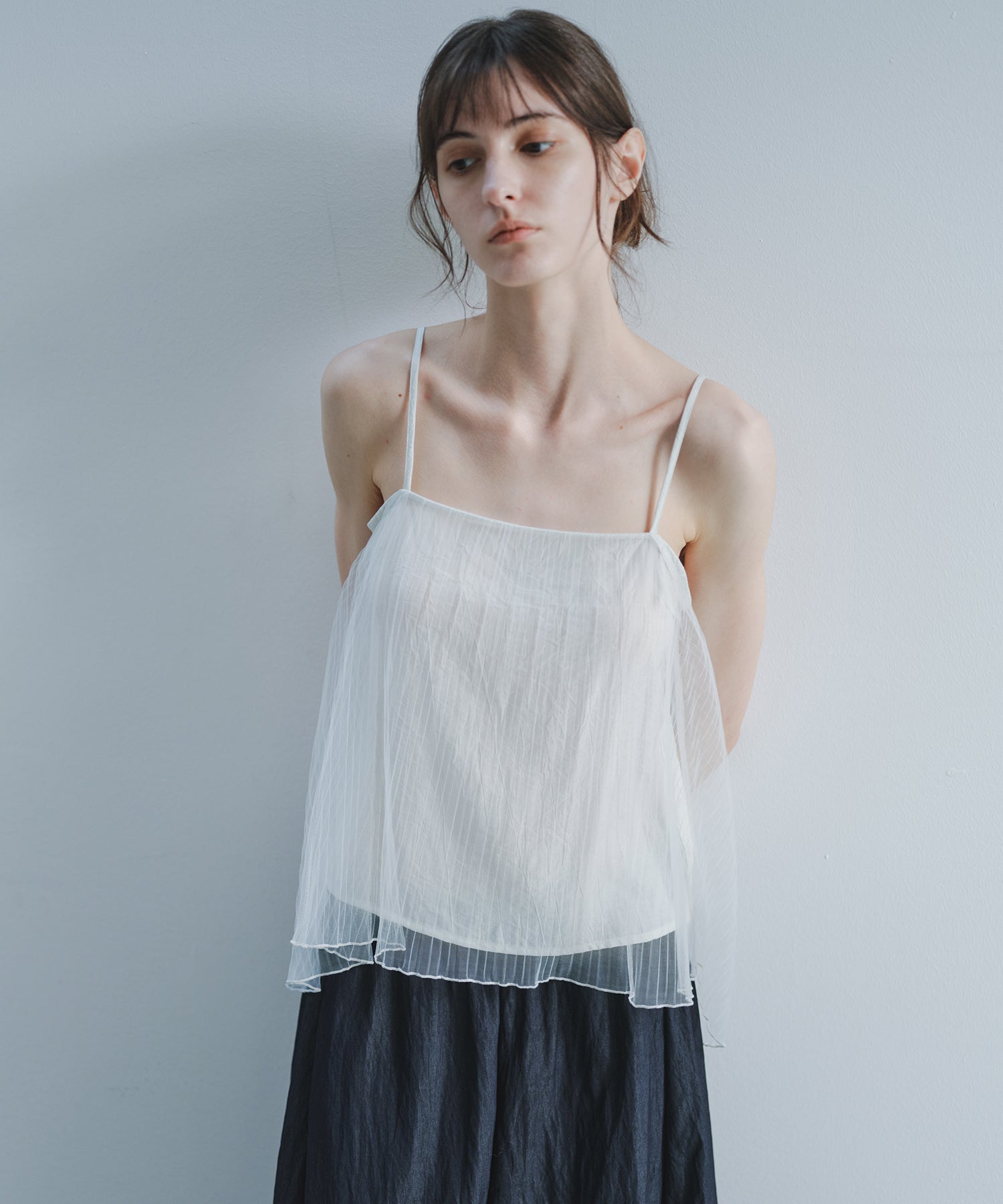 「7月中旬～下旬出荷」Sheer Pleated Back Tie Camisole Top