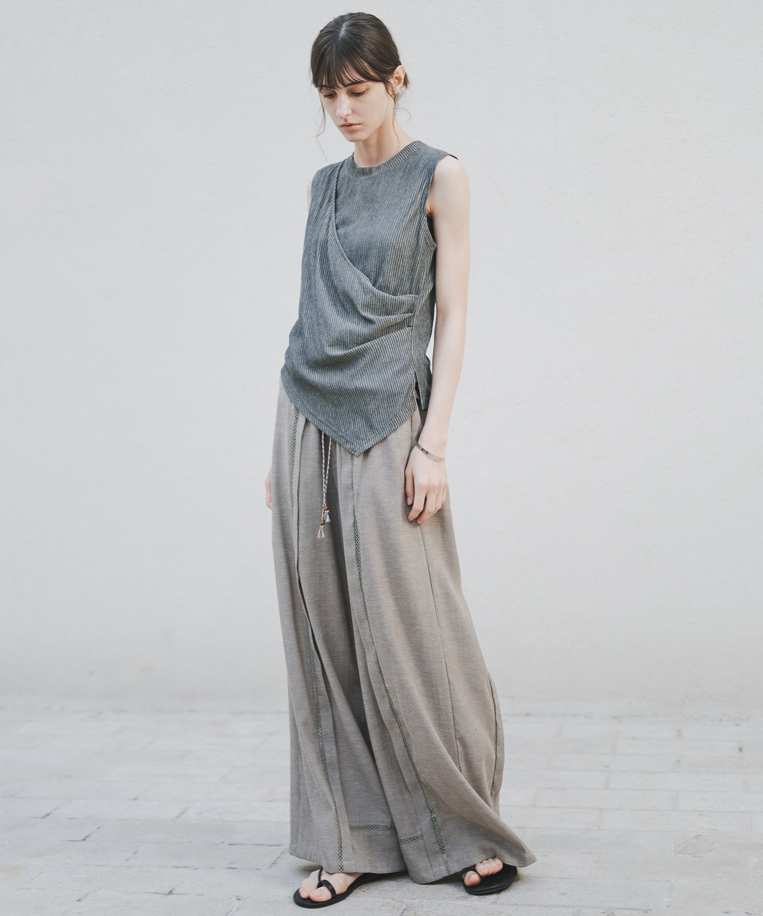 「7月上旬～中旬出荷」Asymmetric Draped Rib Sleeveless Top