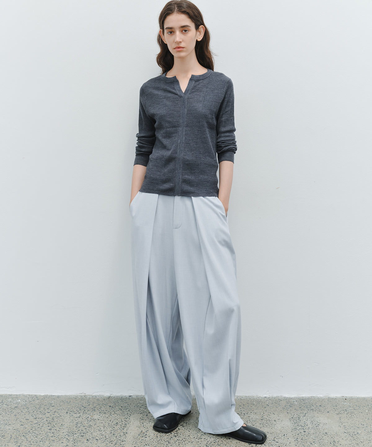 「10月下旬出荷予定」Tuck Detail Adjustable Hem Wide Pants