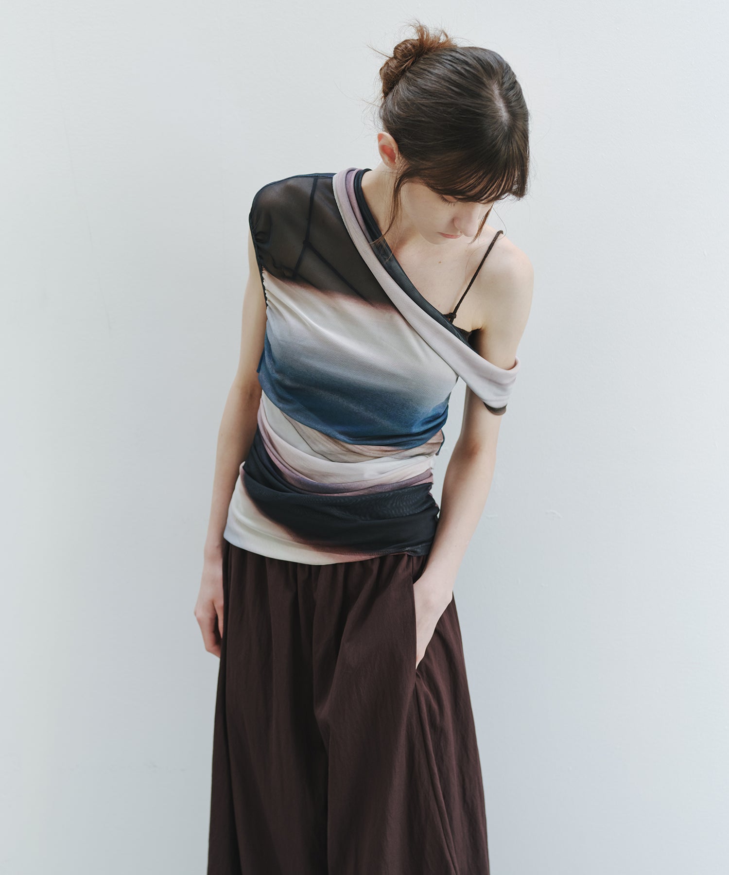「7月上旬～中旬出荷」Art Print One-Shoulder Sheer Top