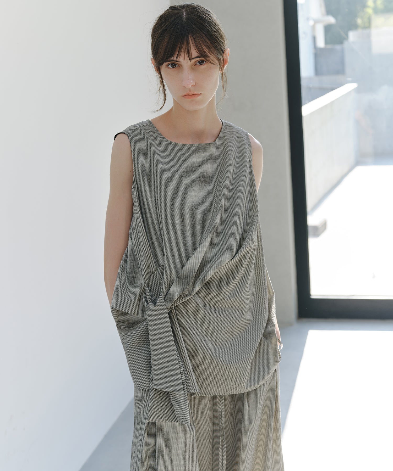 「7月上旬～中旬出荷」Twist Detail Sleeveless Top