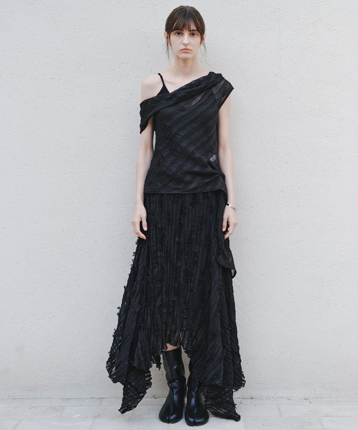 「7月中旬～下旬出荷」Feather Texture Asymmetric Skirt