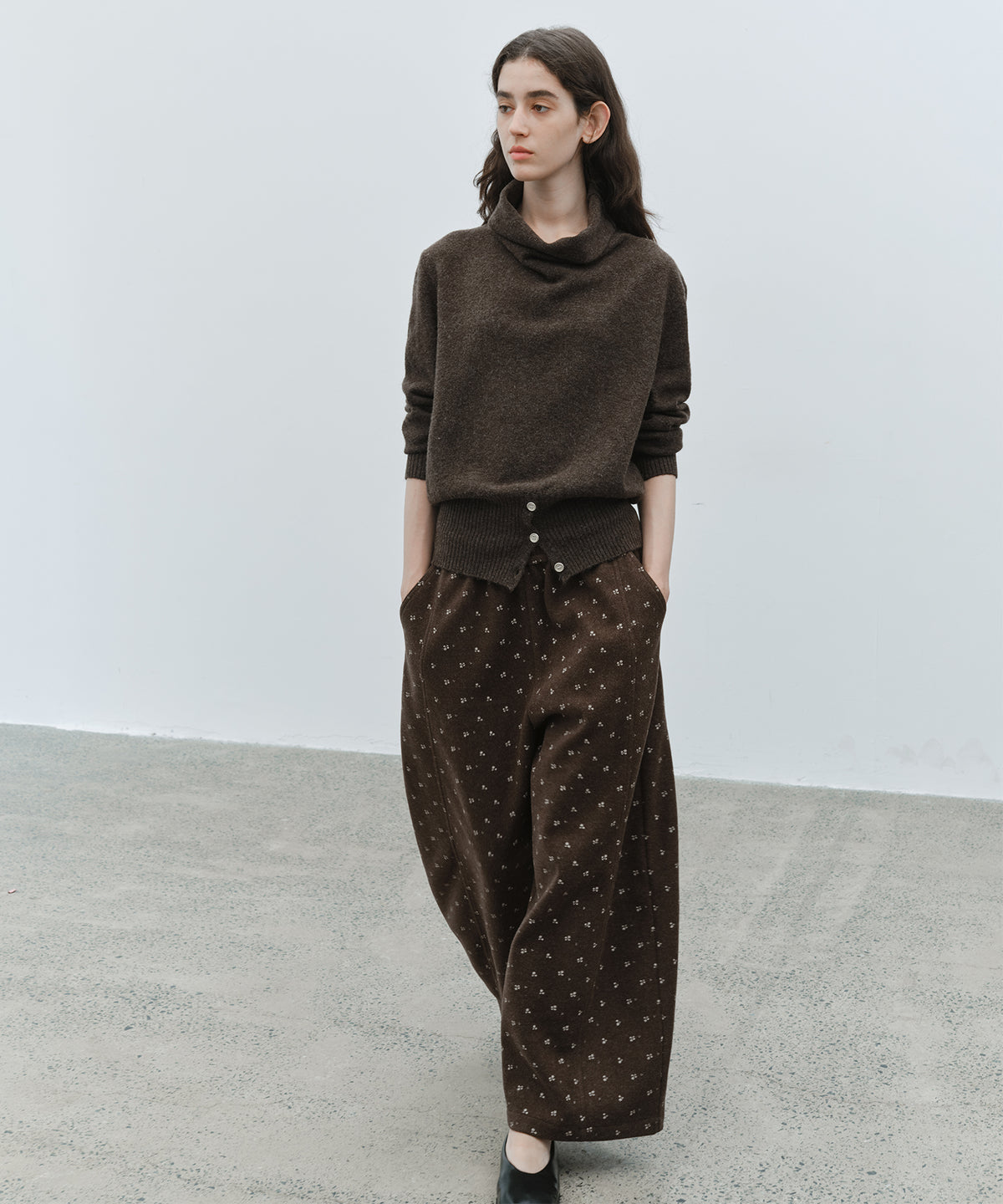 「11月下旬出荷予定」Draped Neck Button Hem Knit Sweater