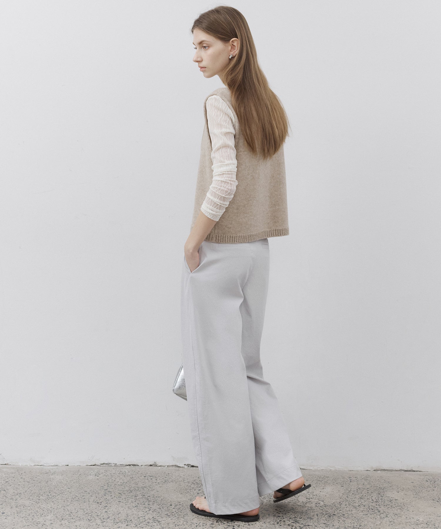 Curved Line Tuck Wide Pants