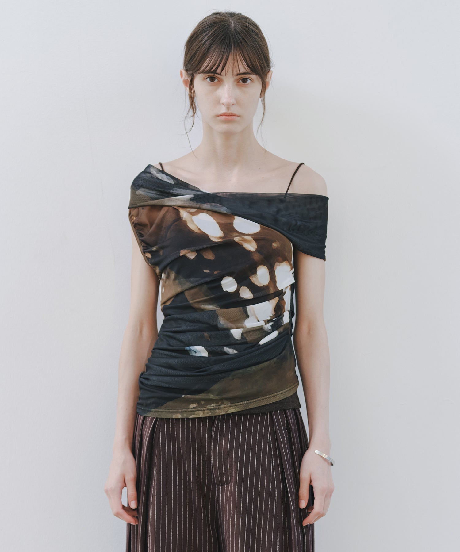 「7月上旬～中旬出荷」Art Print One-Shoulder Sheer Top