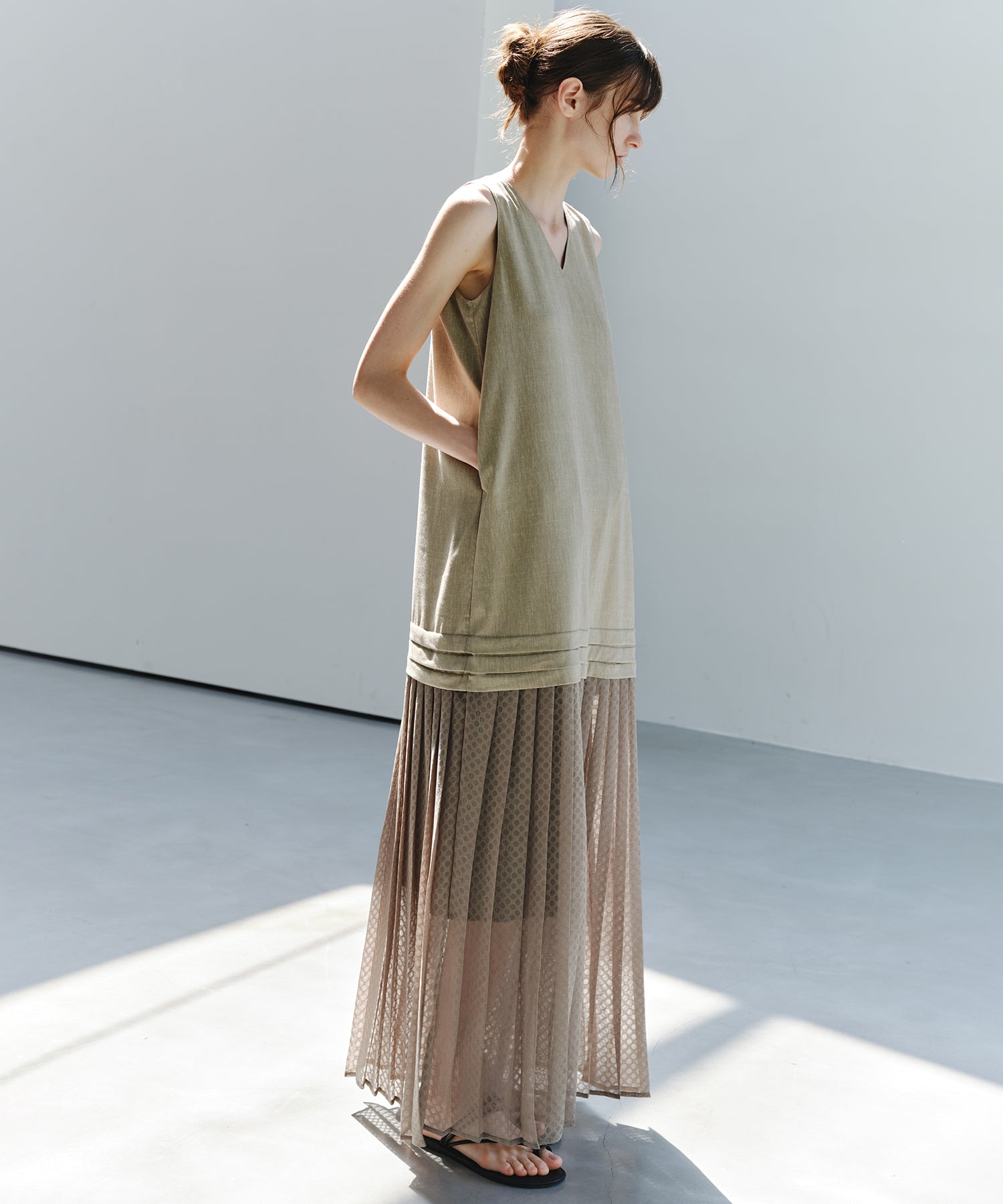 「7月中旬～下旬出荷」Linen Blend Pleated Docking Dress