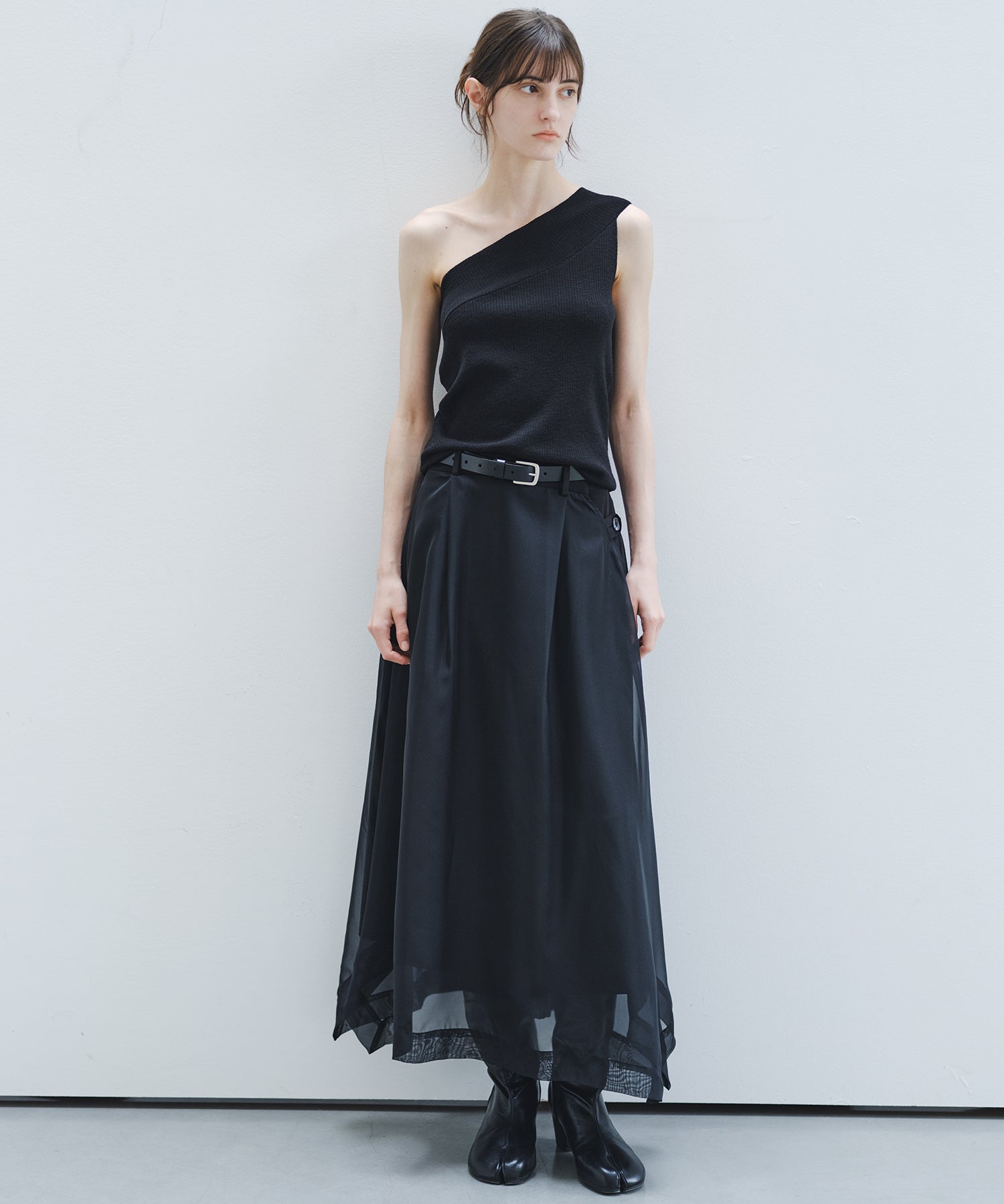 「7月中旬～下旬出荷」Asymmetric Ribbed One-Shoulder Top