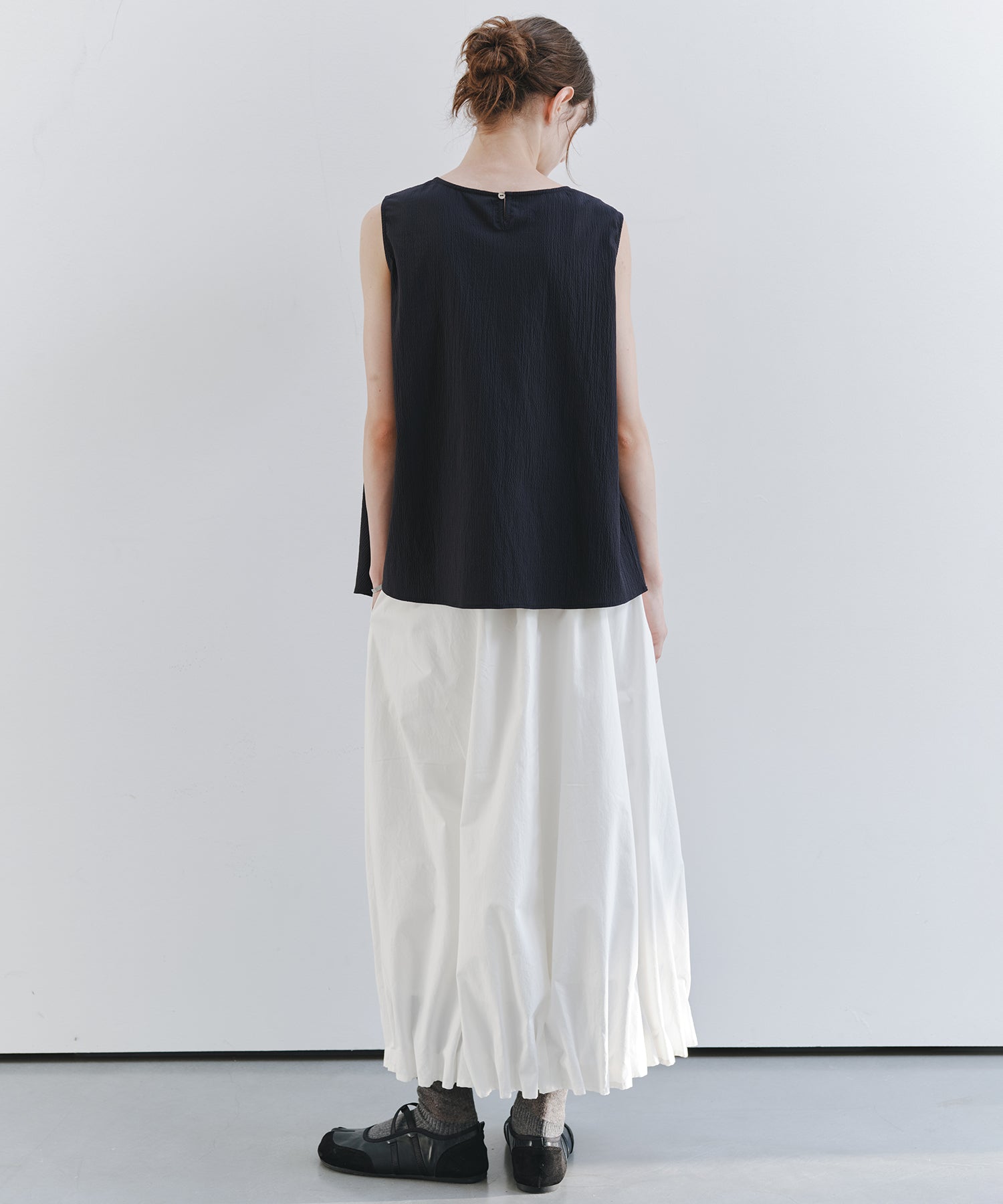 「7月上旬～中旬出荷」Twist Detail Sleeveless Top