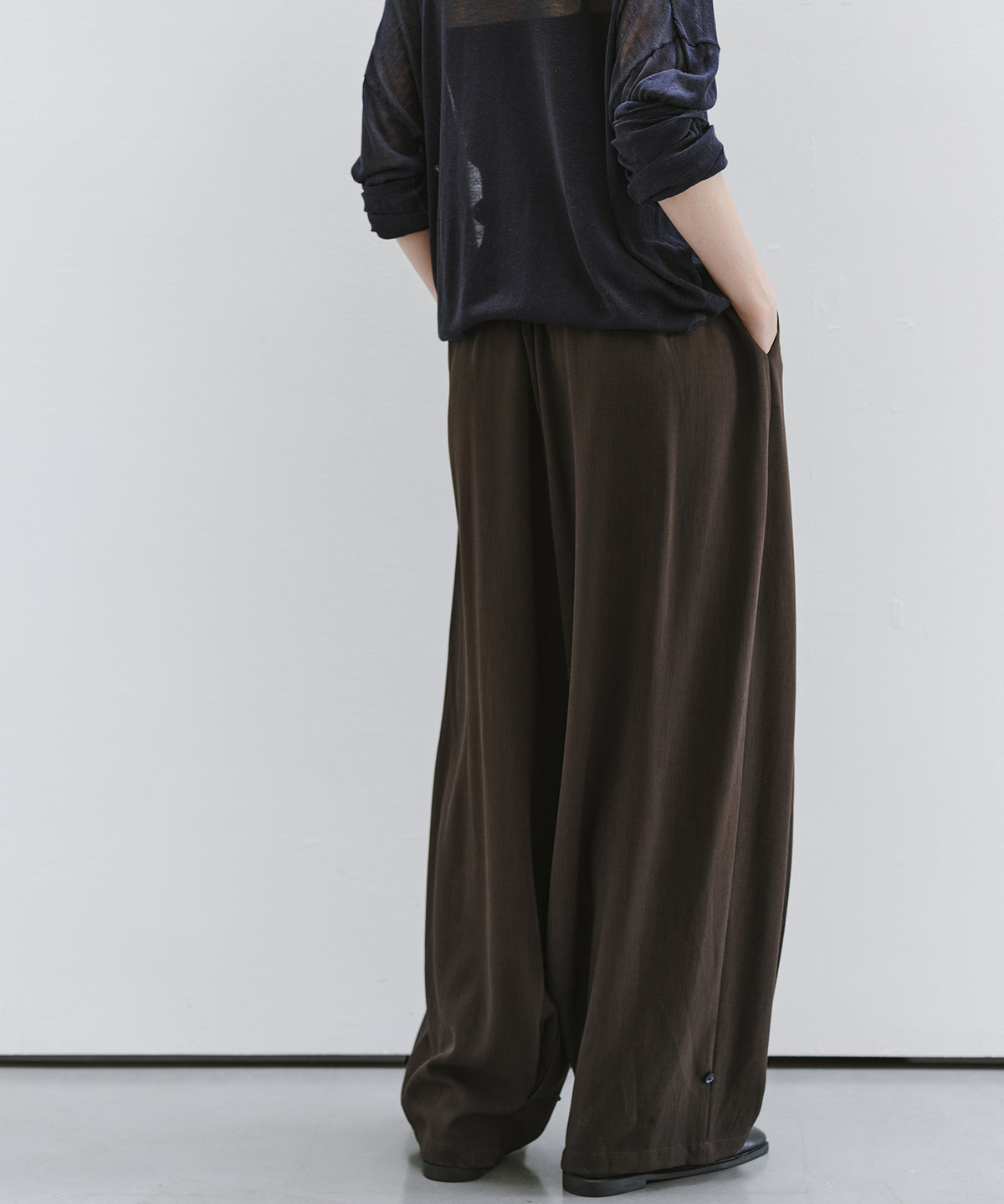 「10月下旬出荷予定」Tuck Detail Adjustable Hem Wide Pants