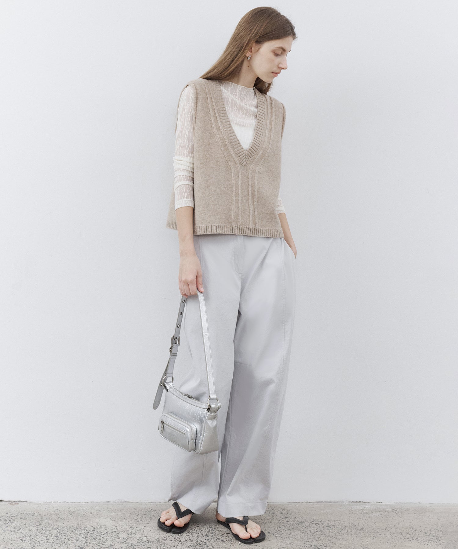 Curved Line Tuck Wide Pants