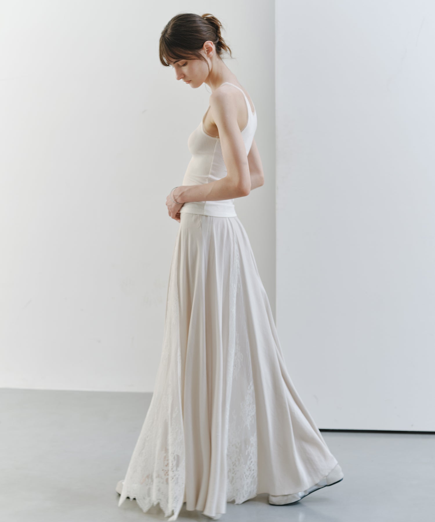 「7月中旬～下旬出荷」Lace Panel Flare Skirt