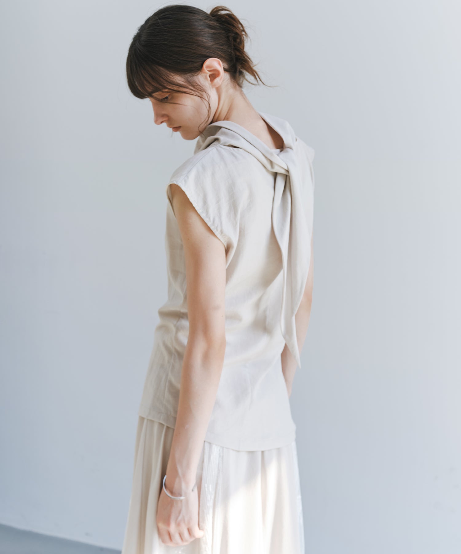 「7月中旬～下旬出荷」Draped Neck Back Tie Top