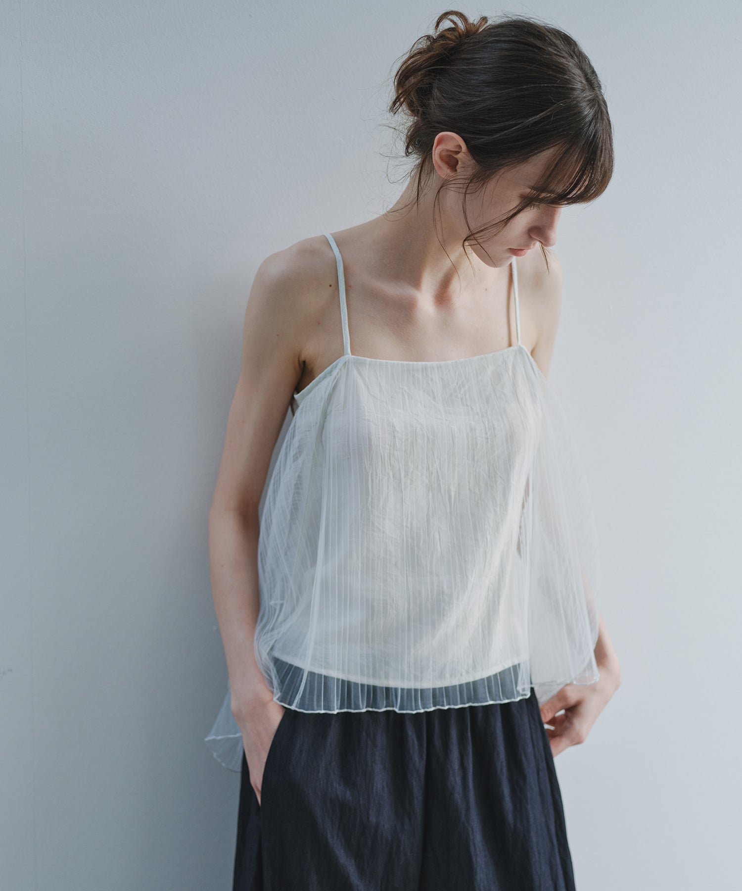 「7月中旬～下旬出荷」Sheer Pleated Back Tie Camisole Top