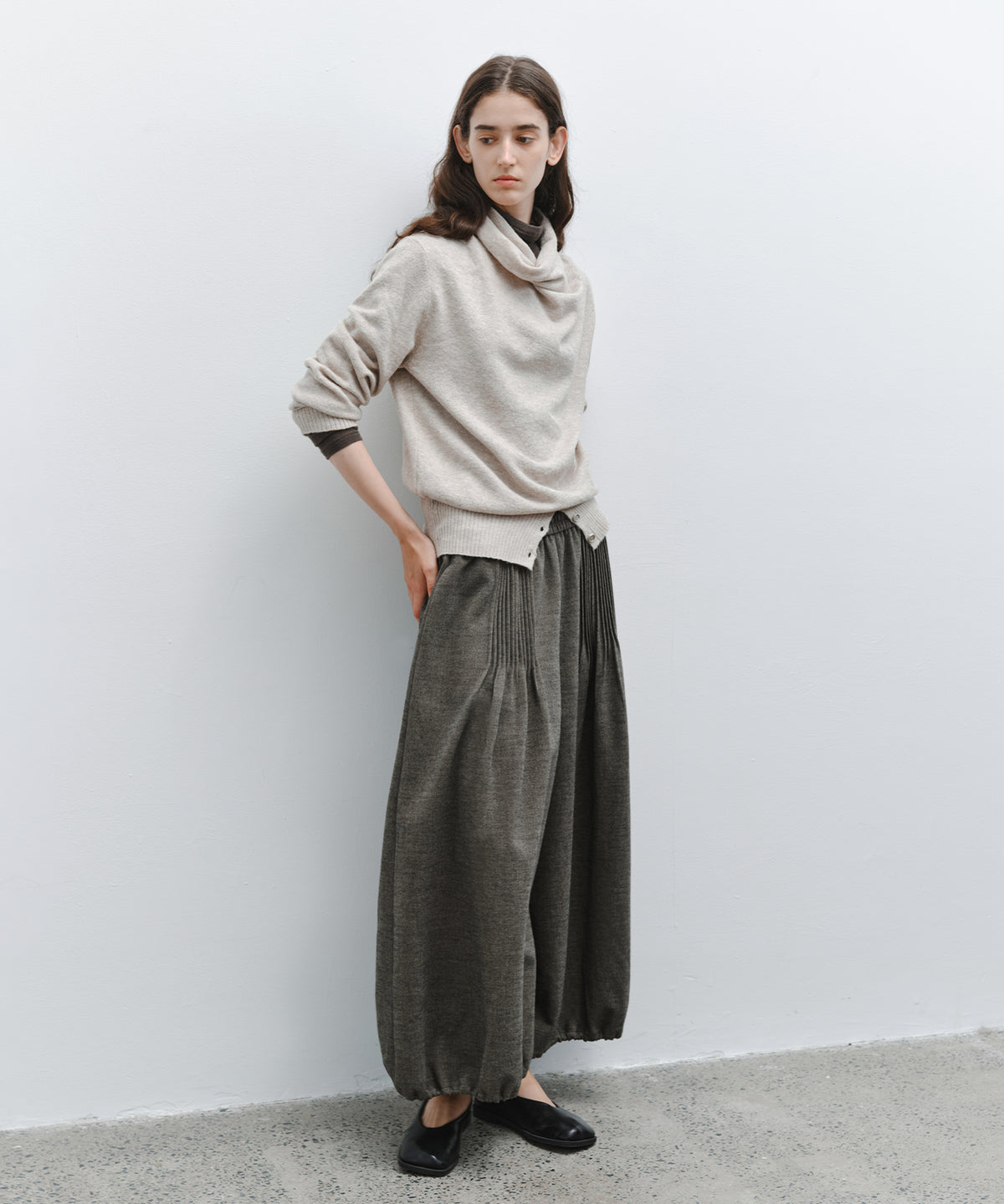 「11月下旬出荷予定」Draped Neck Button Hem Knit Sweater