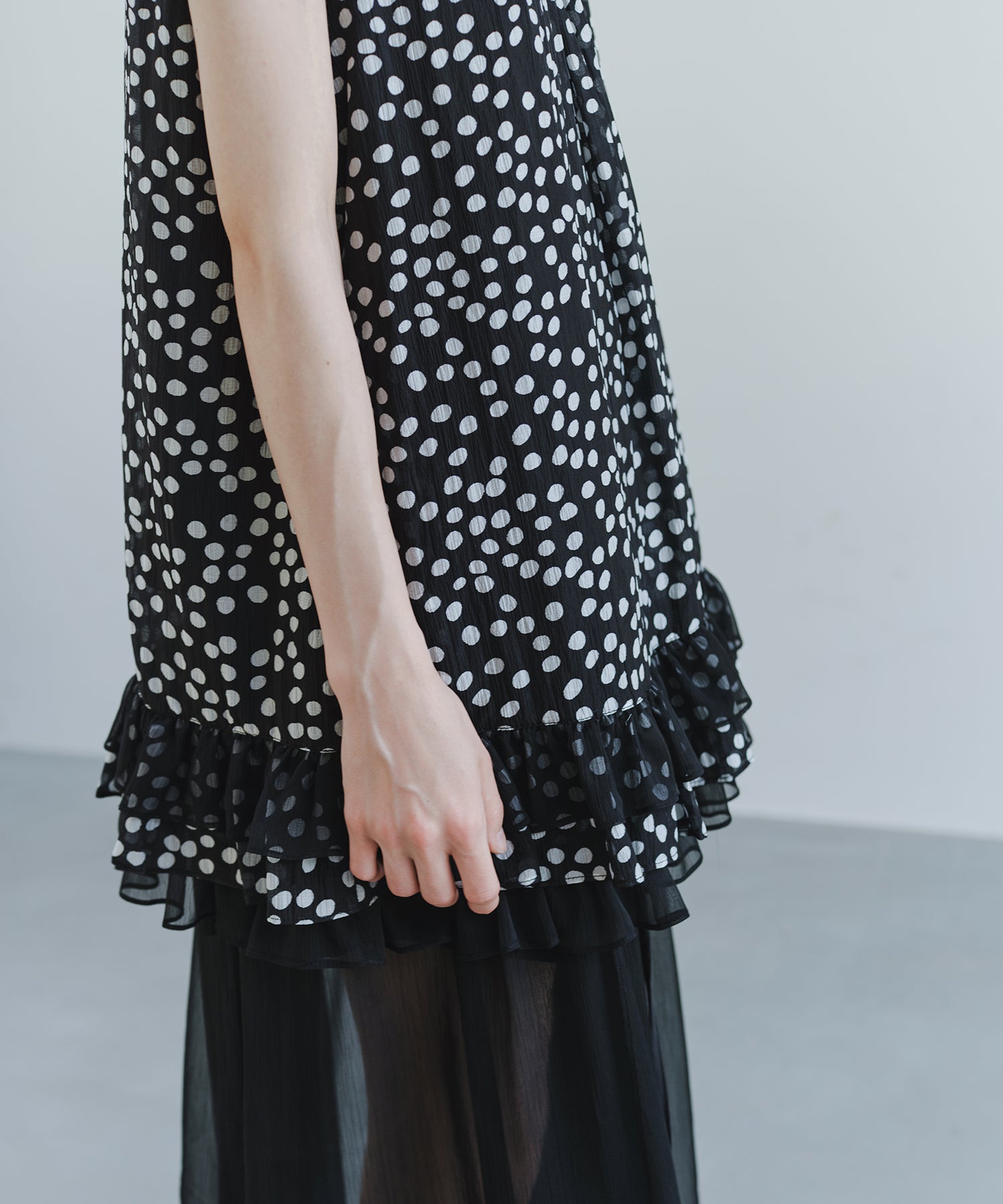 「7月中旬～下旬出荷」Dot Frill Hem Mini Dress