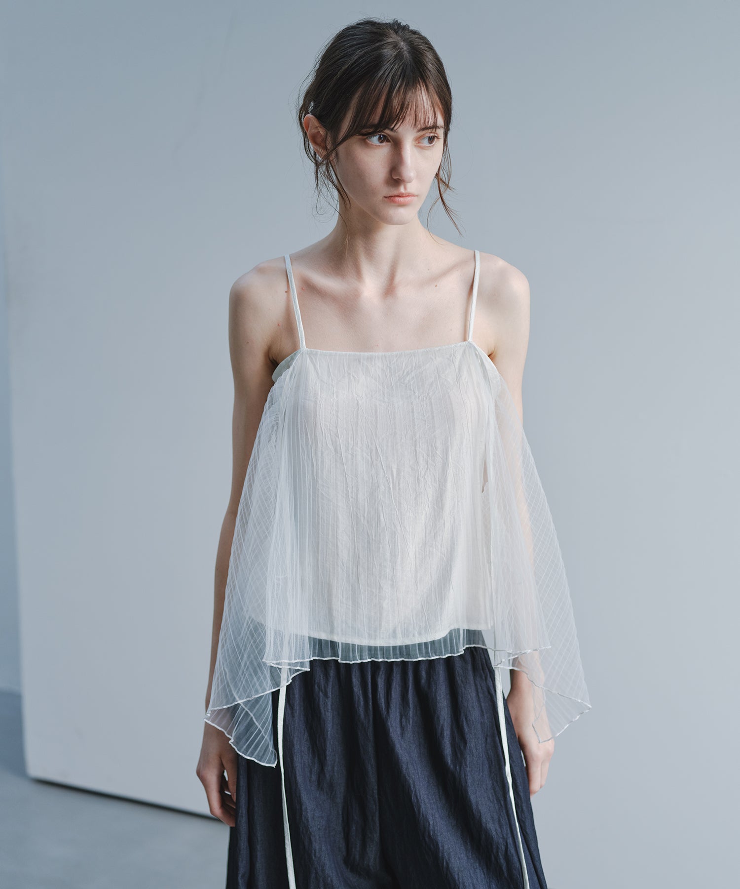 「7月中旬～下旬出荷」Sheer Pleated Back Tie Camisole Top