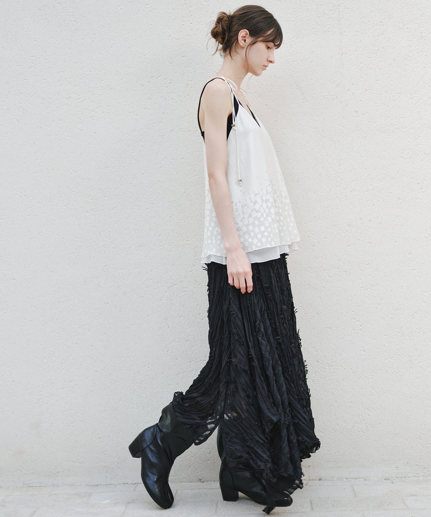 「7月中旬～下旬出荷」Feather Texture Asymmetric Skirt
