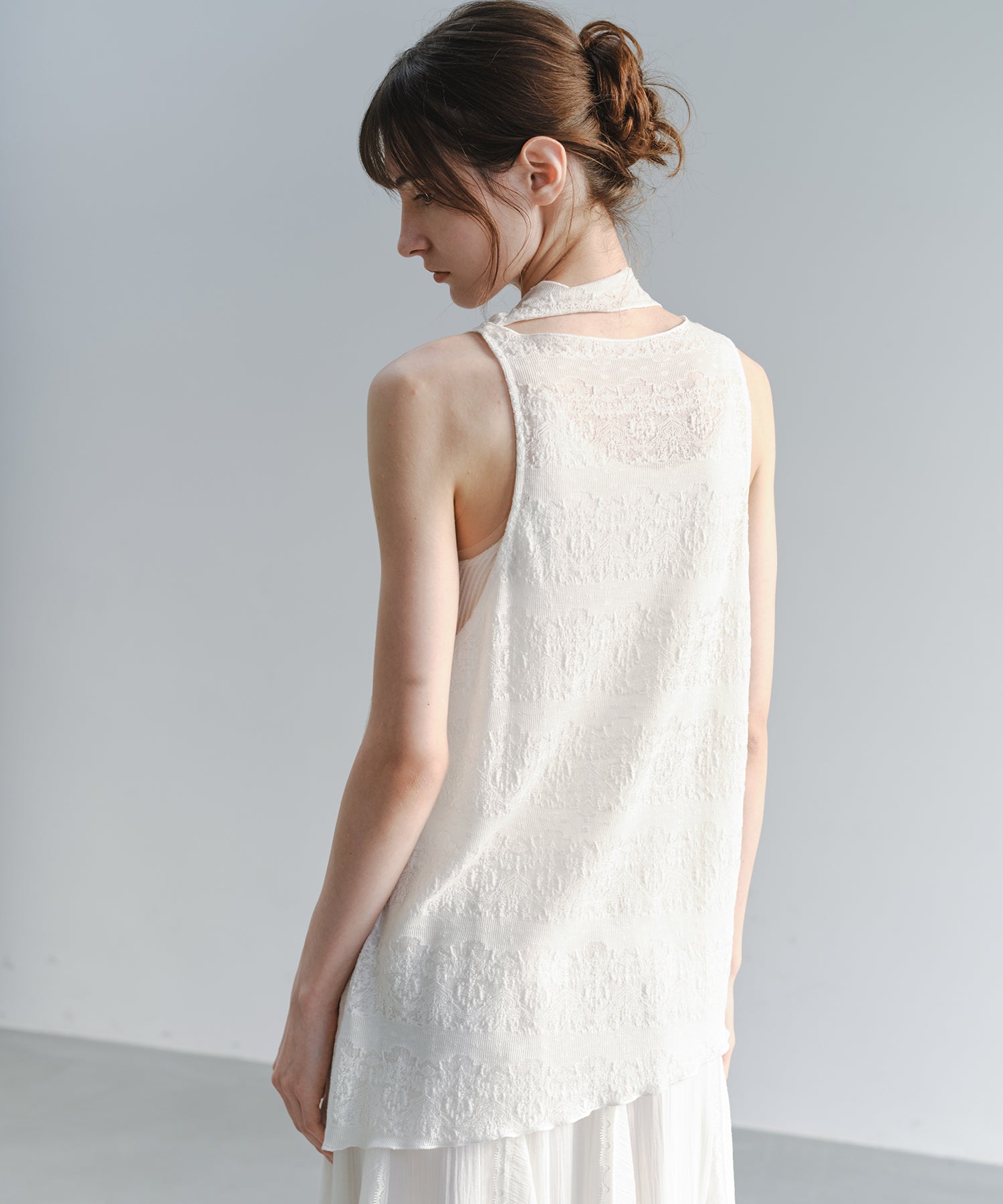 「8月中旬～下旬出荷」Jacquard Sheer Draped Sleeveless Top