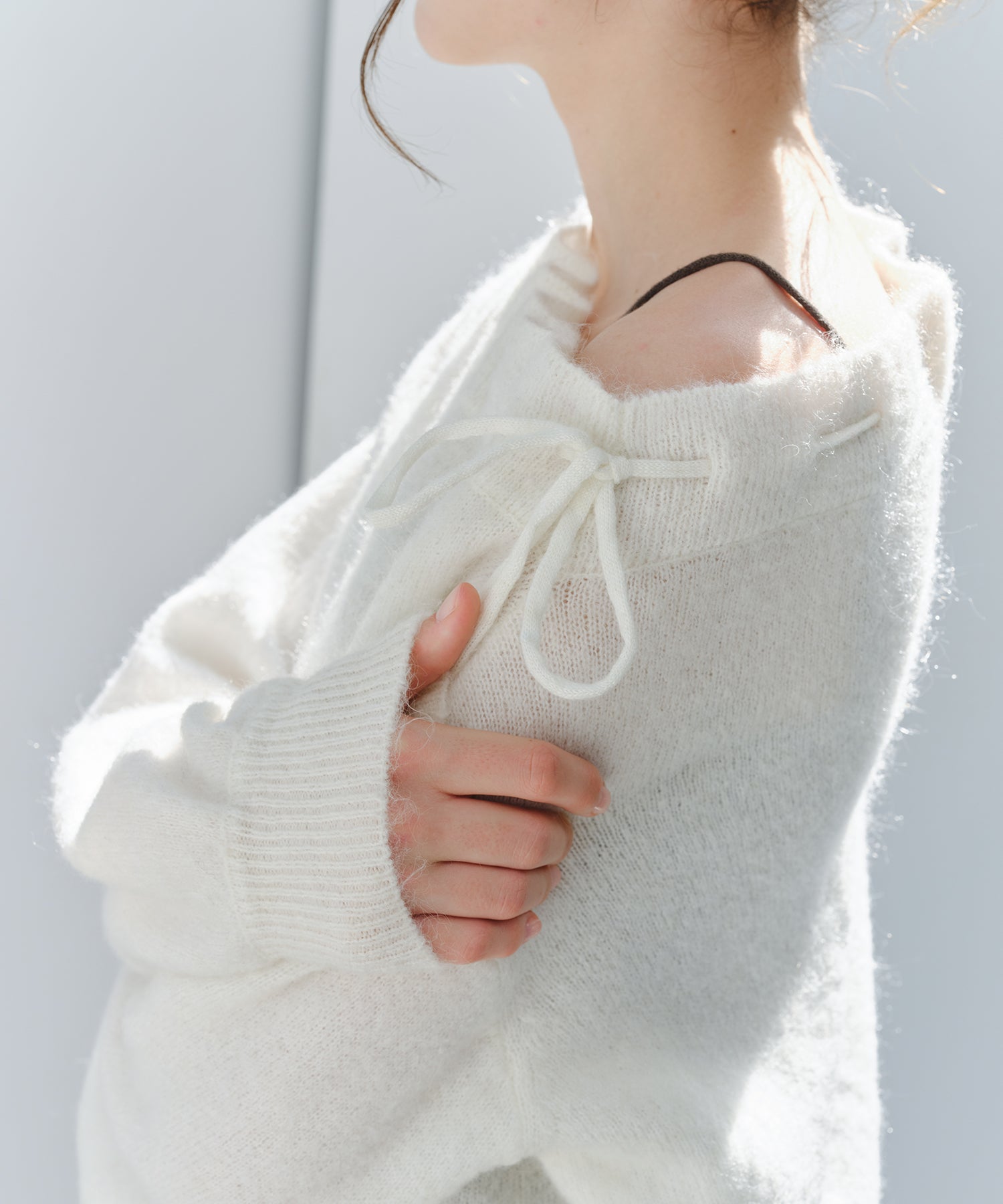 「9月下旬出荷予定」Shaggy Off-Shoulder Drawstring Knit Top