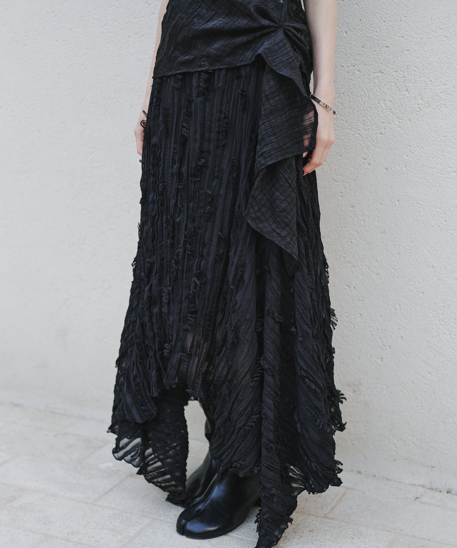 「7月中旬～下旬出荷」Feather Texture Asymmetric Skirt