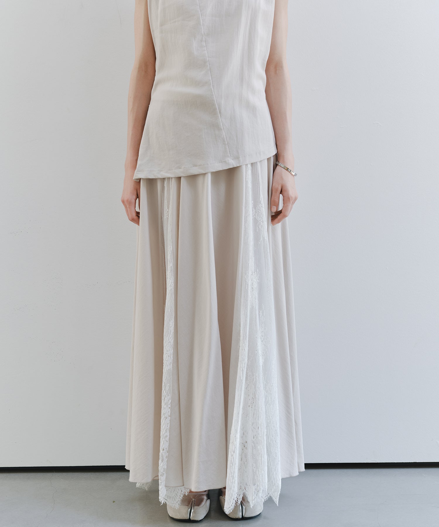 「7月中旬～下旬出荷」Lace Panel Flare Skirt