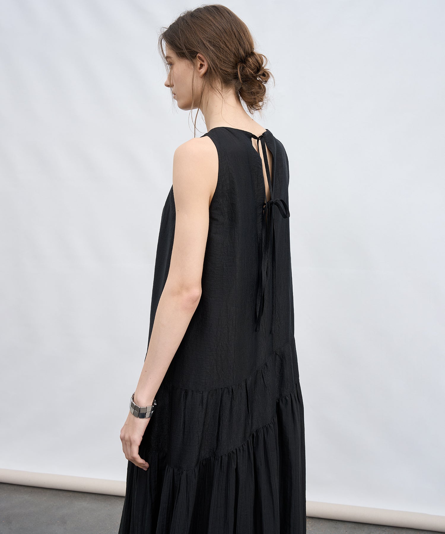 뉘앙스 시어 티어드 드레스