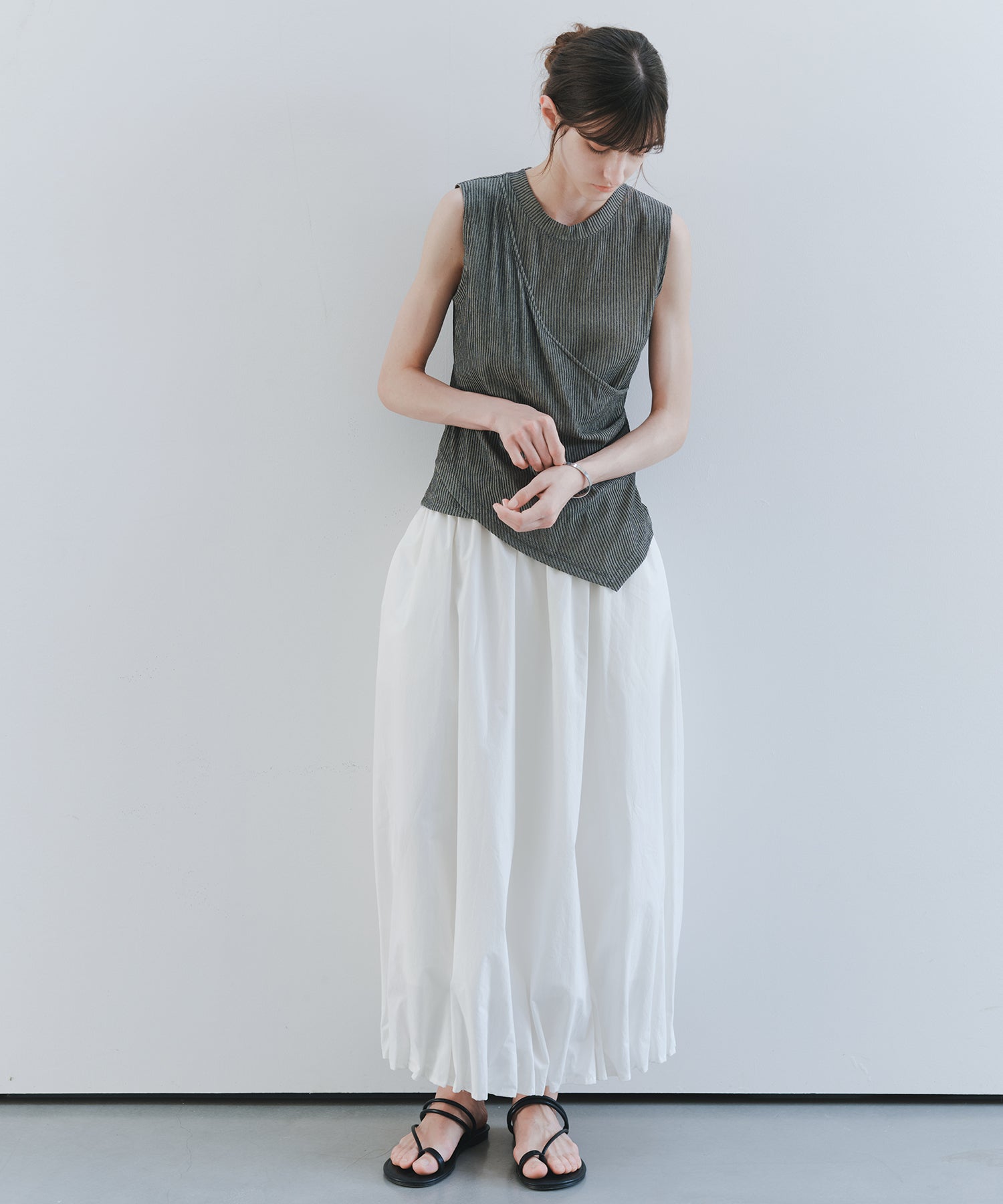 「7月上旬～中旬出荷」Asymmetric Draped Rib Sleeveless Top