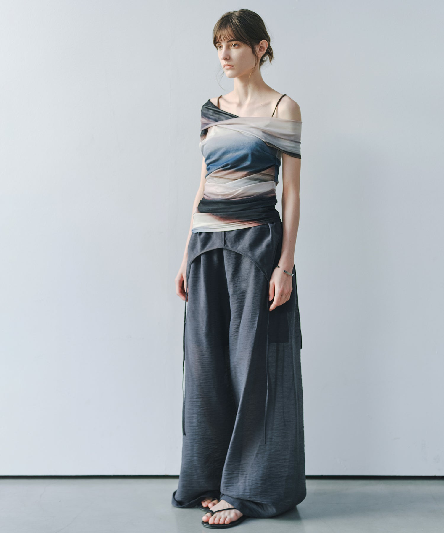「7月上旬～中旬出荷」Art Print One-Shoulder Sheer Top