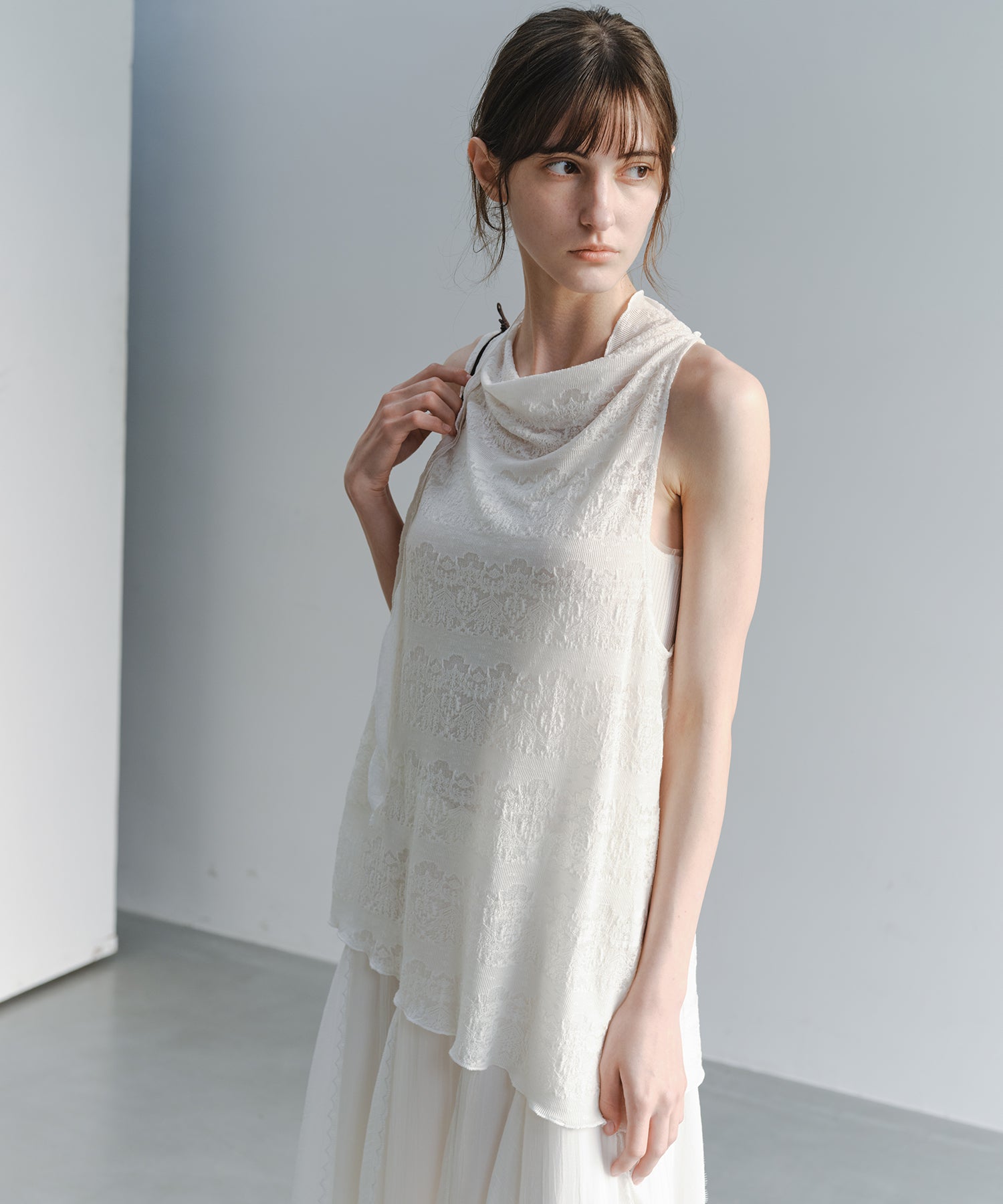 「8月中旬～下旬出荷」Jacquard Sheer Draped Sleeveless Top