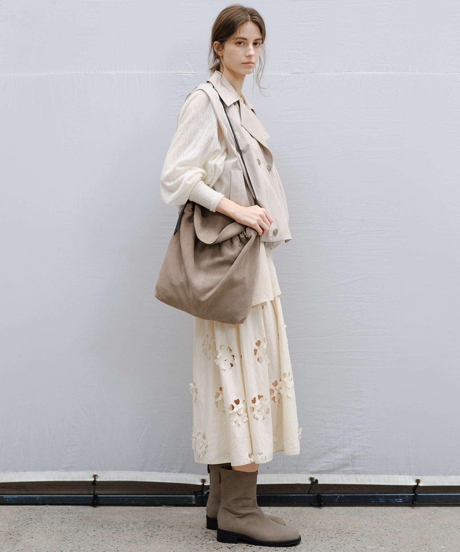 "Shipping scheduled for late February to early March" Lapel Collar Double-Breasted Vest