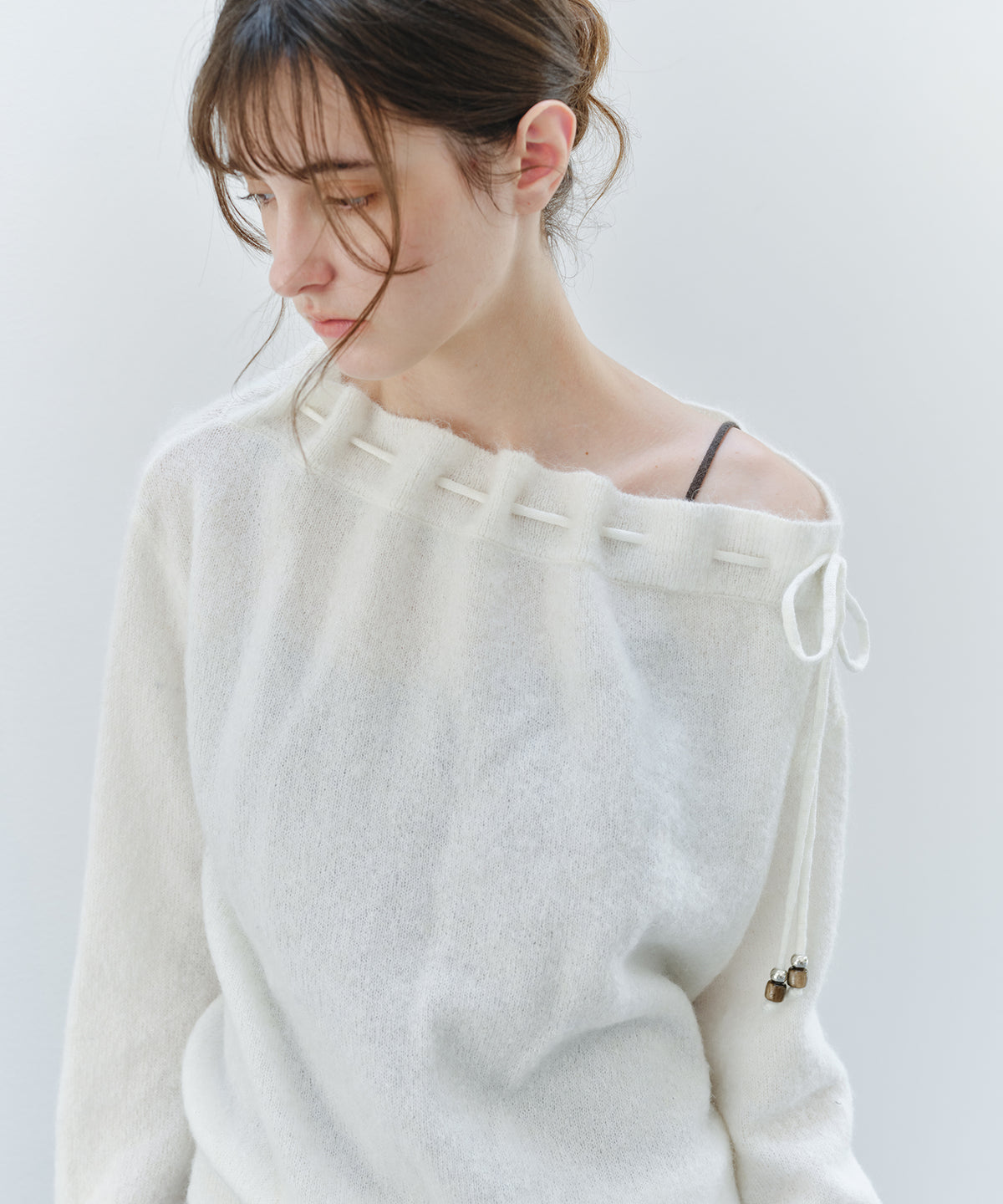 「9月下旬出荷予定」Shaggy Off-Shoulder Drawstring Knit Top