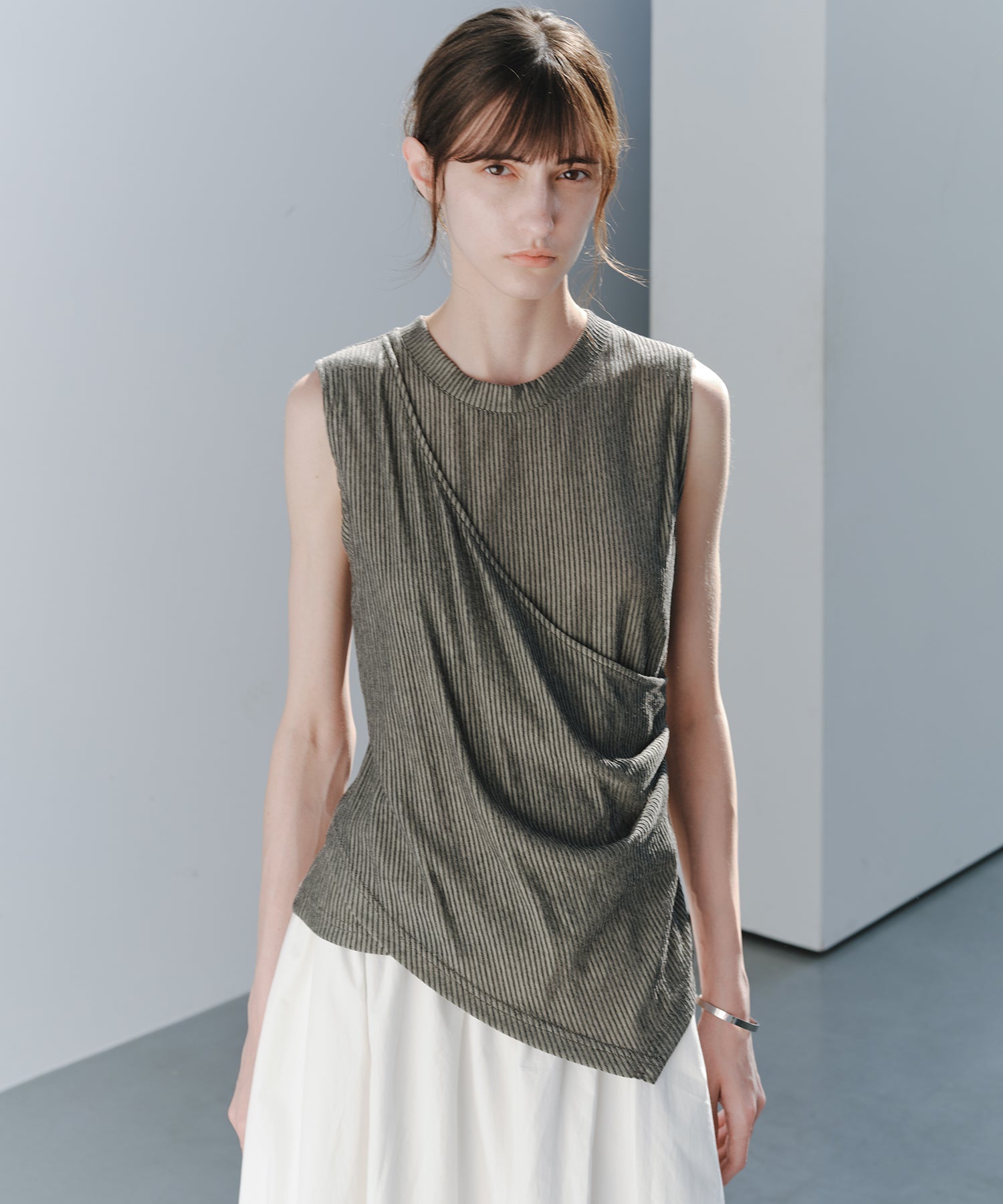 「7月上旬～中旬出荷」Asymmetric Draped Rib Sleeveless Top
