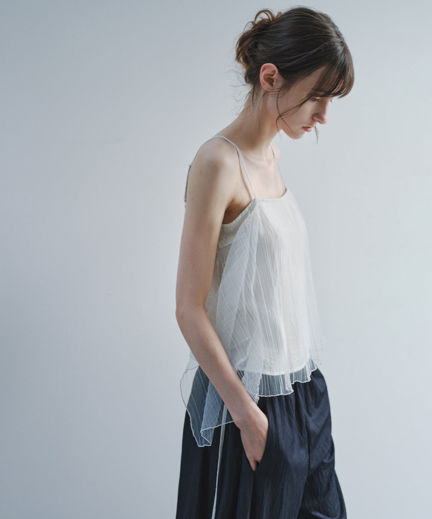 「7月中旬～下旬出荷」Sheer Pleated Back Tie Camisole Top