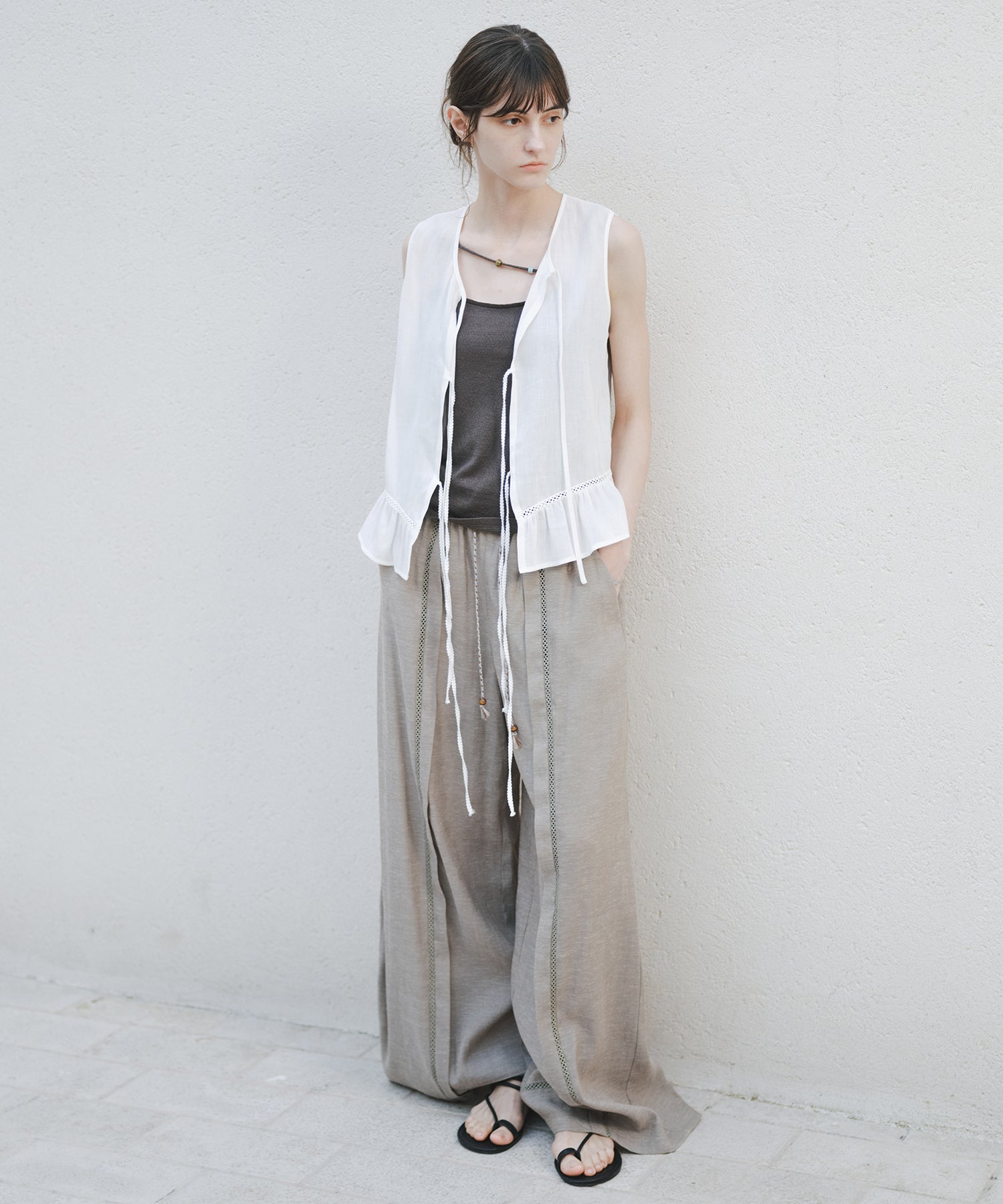 「8月中旬～下旬出荷」Linen Blend Front Tie Ruffle Sleeveless Vest