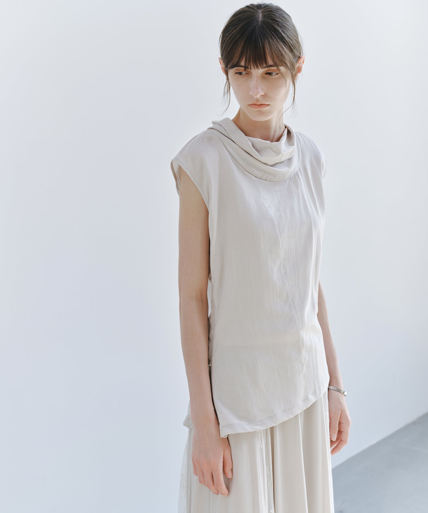 「7月中旬～下旬出荷」Draped Neck Back Tie Top