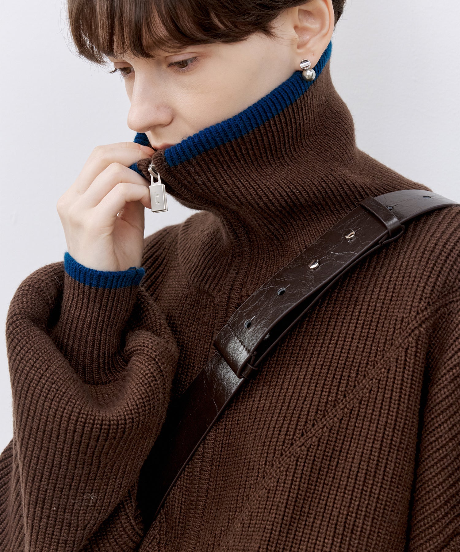 Contrast Panel Wool Zip Cardigan with Dual-Way Collar