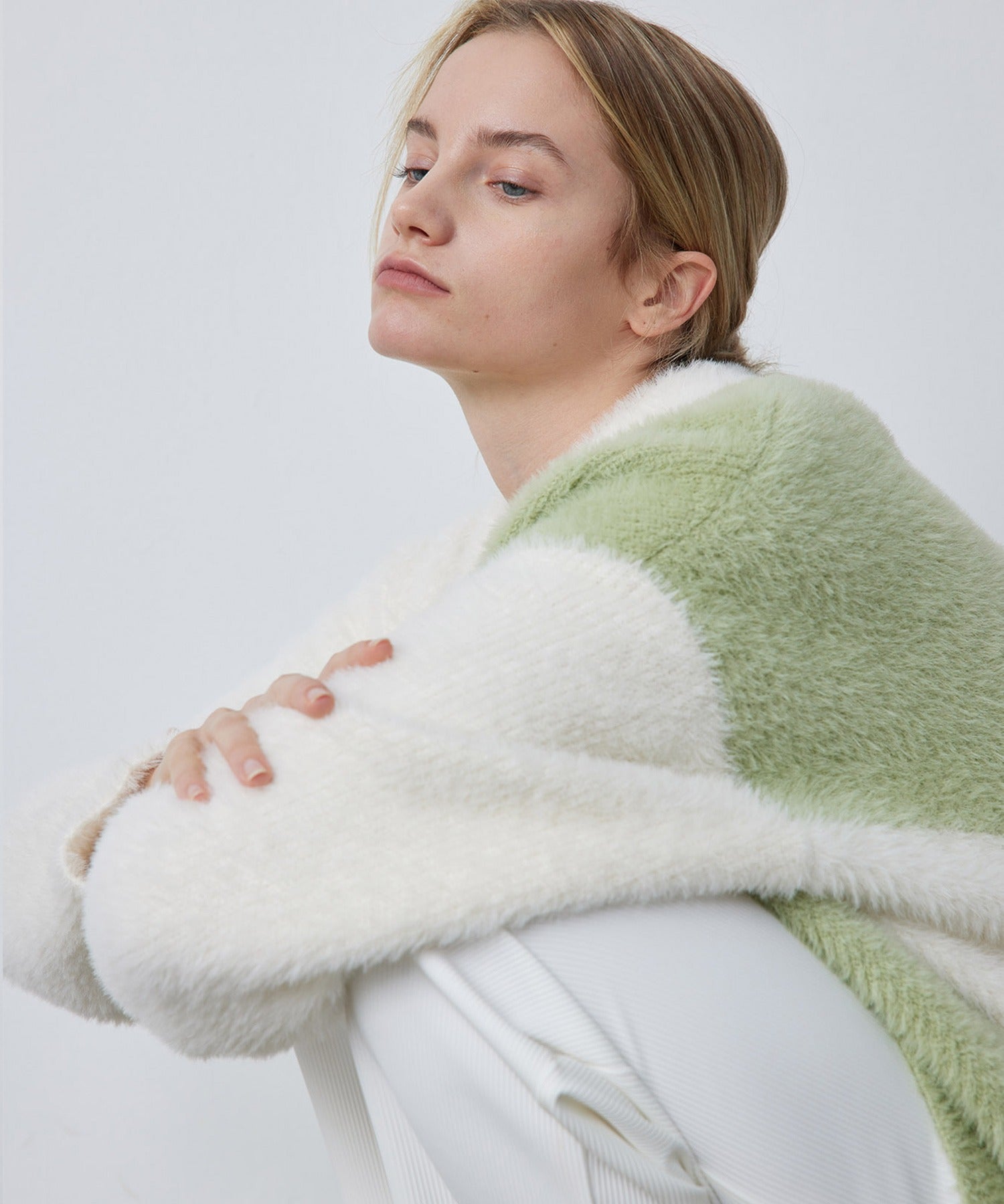 Wave Bicolor Slim Fit Knit Pullover